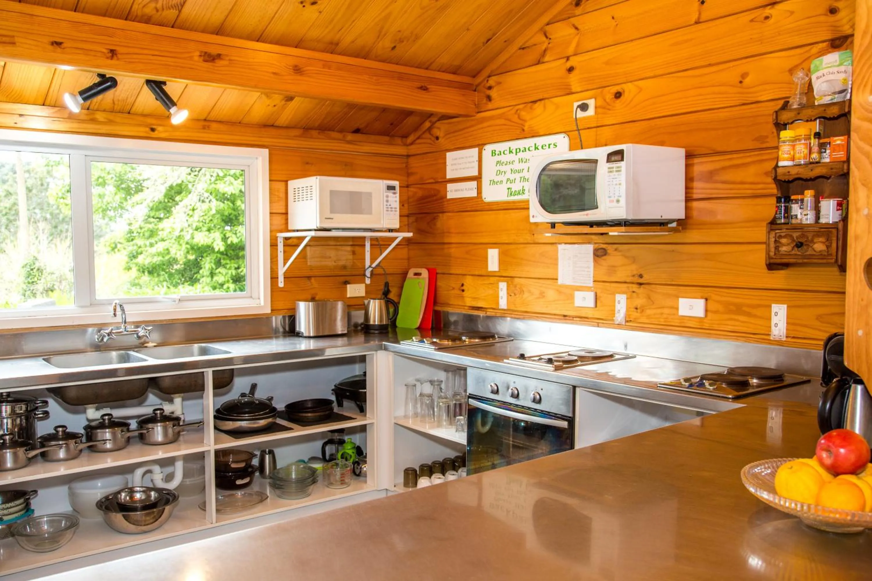 Communal kitchen in Tatahi Cove Back Packer