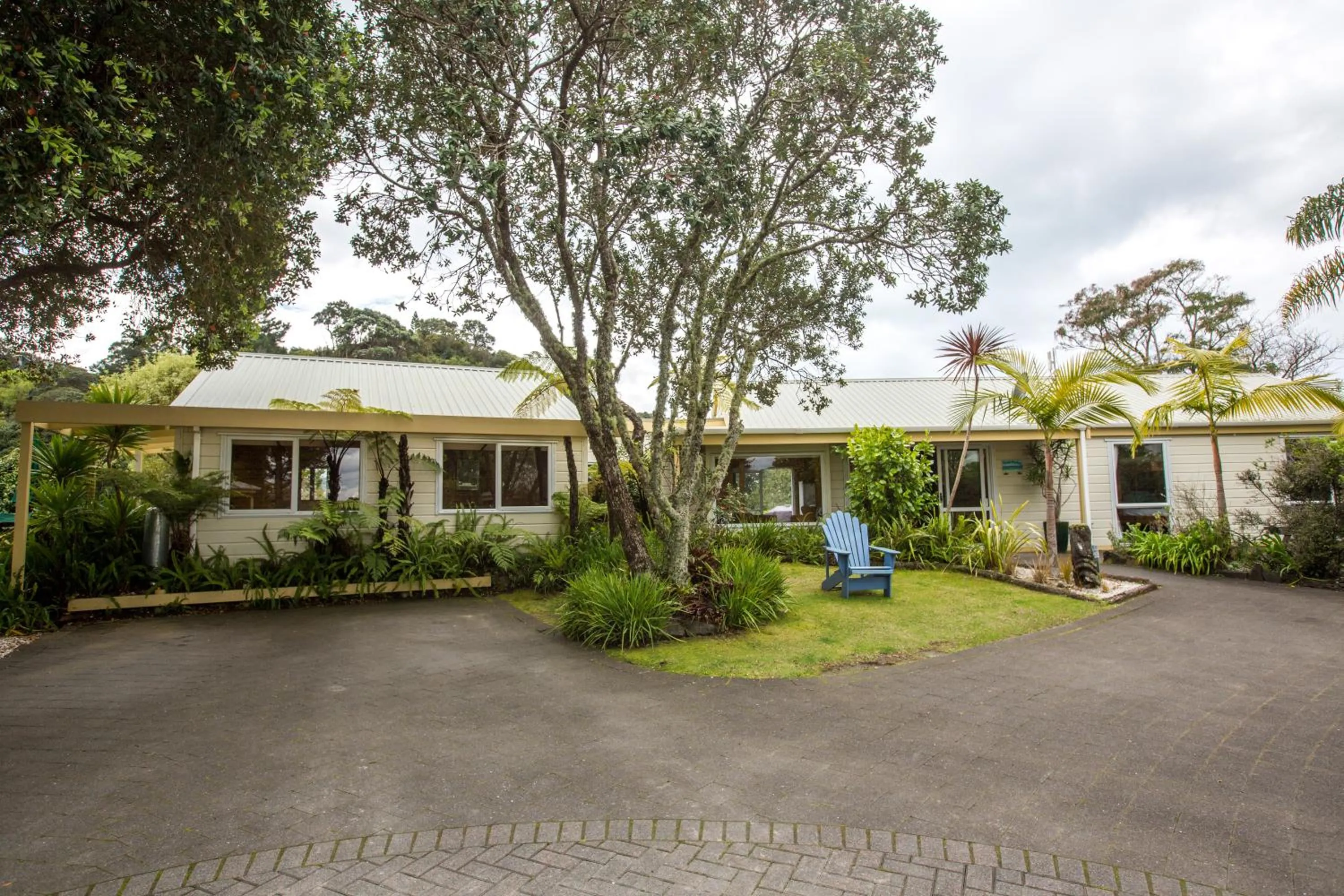 Property building in Tatahi Cove Back Packer
