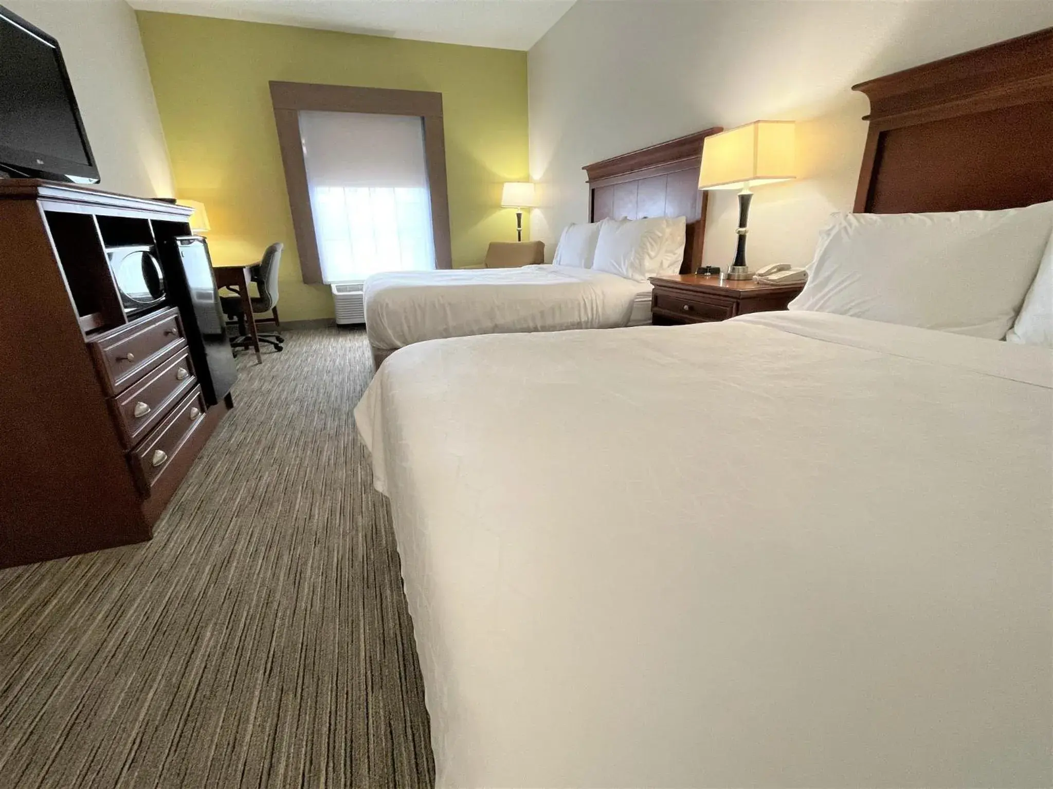 Photo of the whole room, Bed in Holiday Inn Express & Suites Sulphur - Lake Charles by IHG Photo of the whole room, Bed in Holiday Inn Express & Suites Sulphur - Lake Charles by IHG