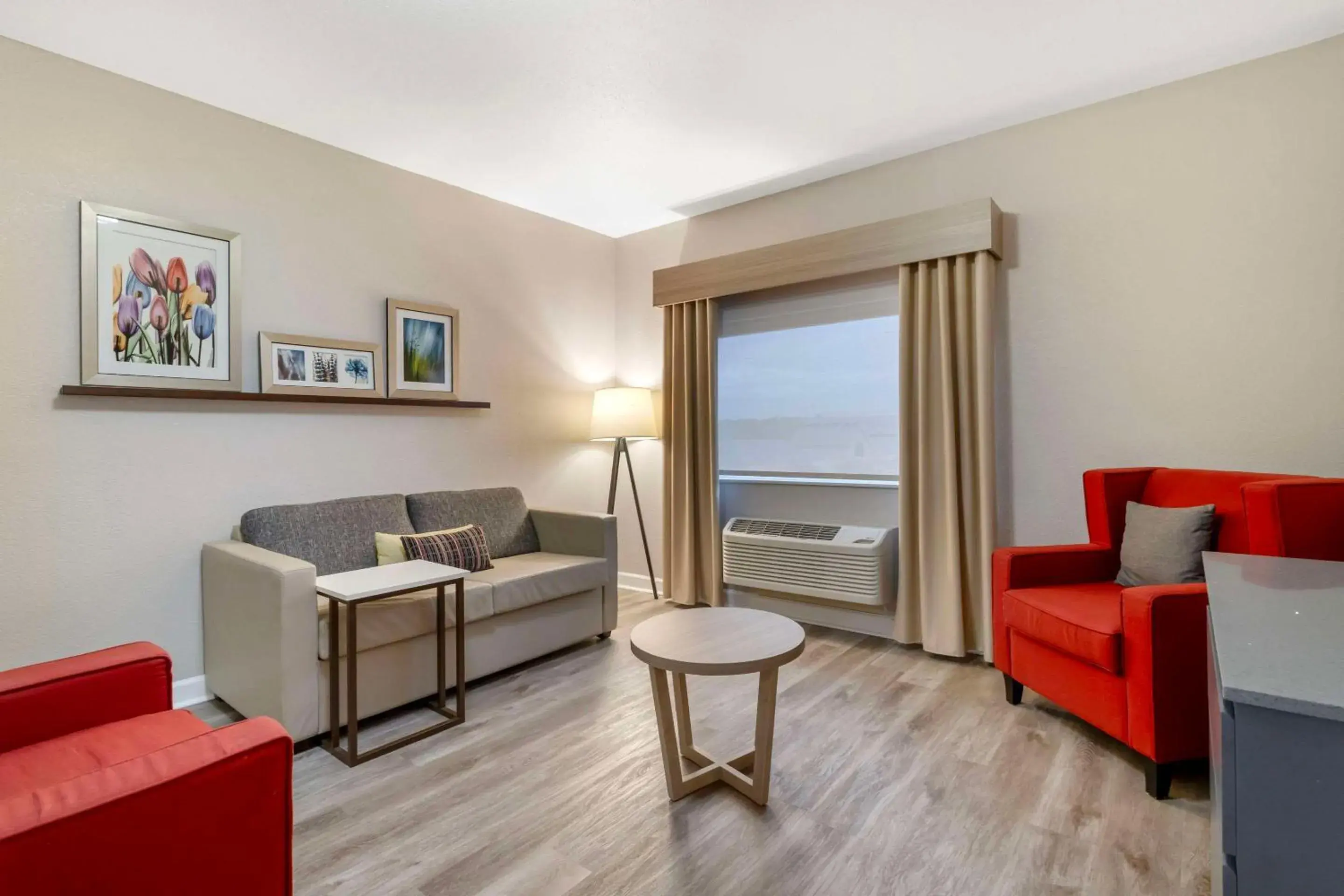 Bedroom in Comfort Suites Shenandoah-The Woodlands Bedroom in Comfort Suites Shenandoah-The Woodlands