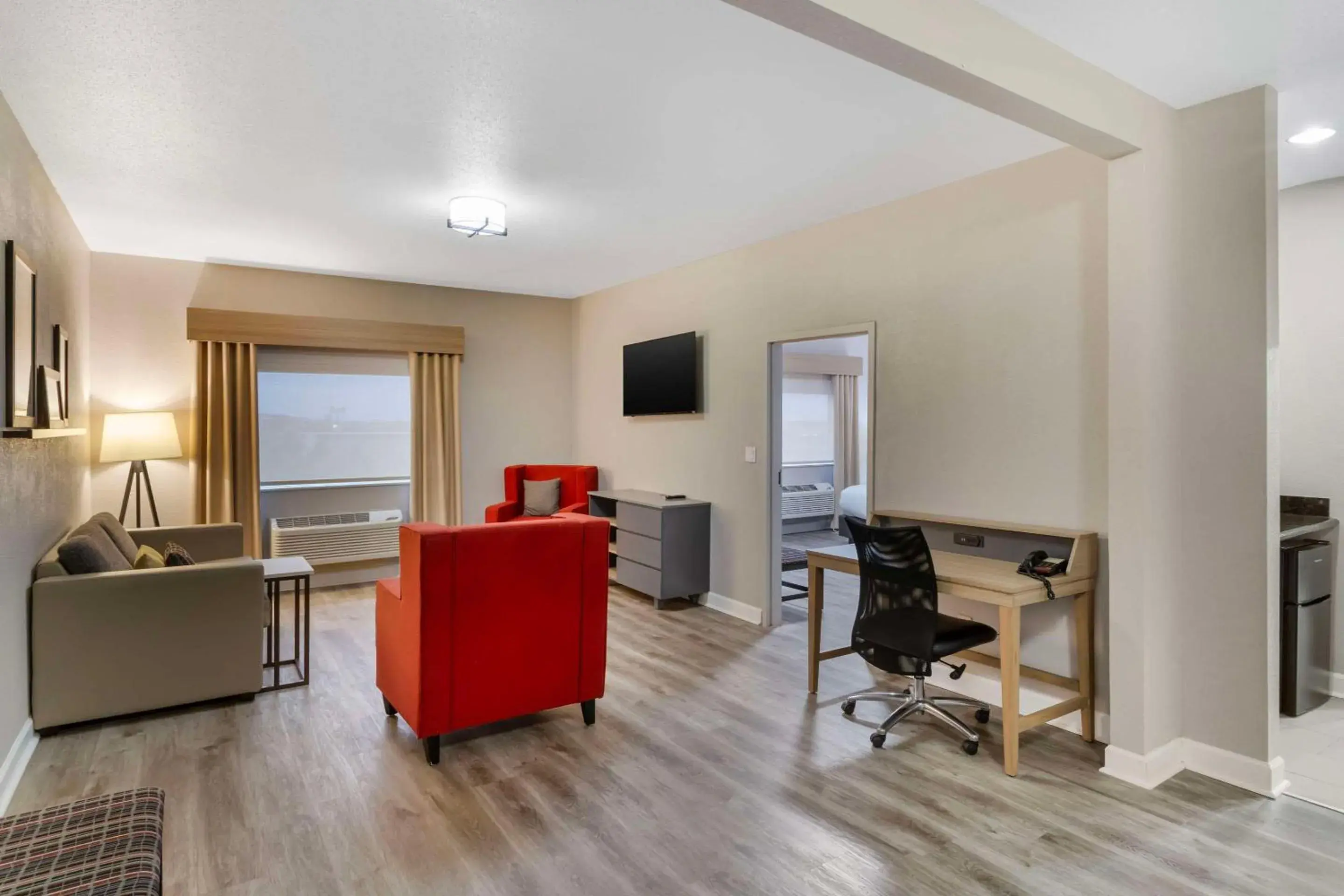 Bedroom in Comfort Suites Shenandoah-The Woodlands Bedroom in Comfort Suites Shenandoah-The Woodlands