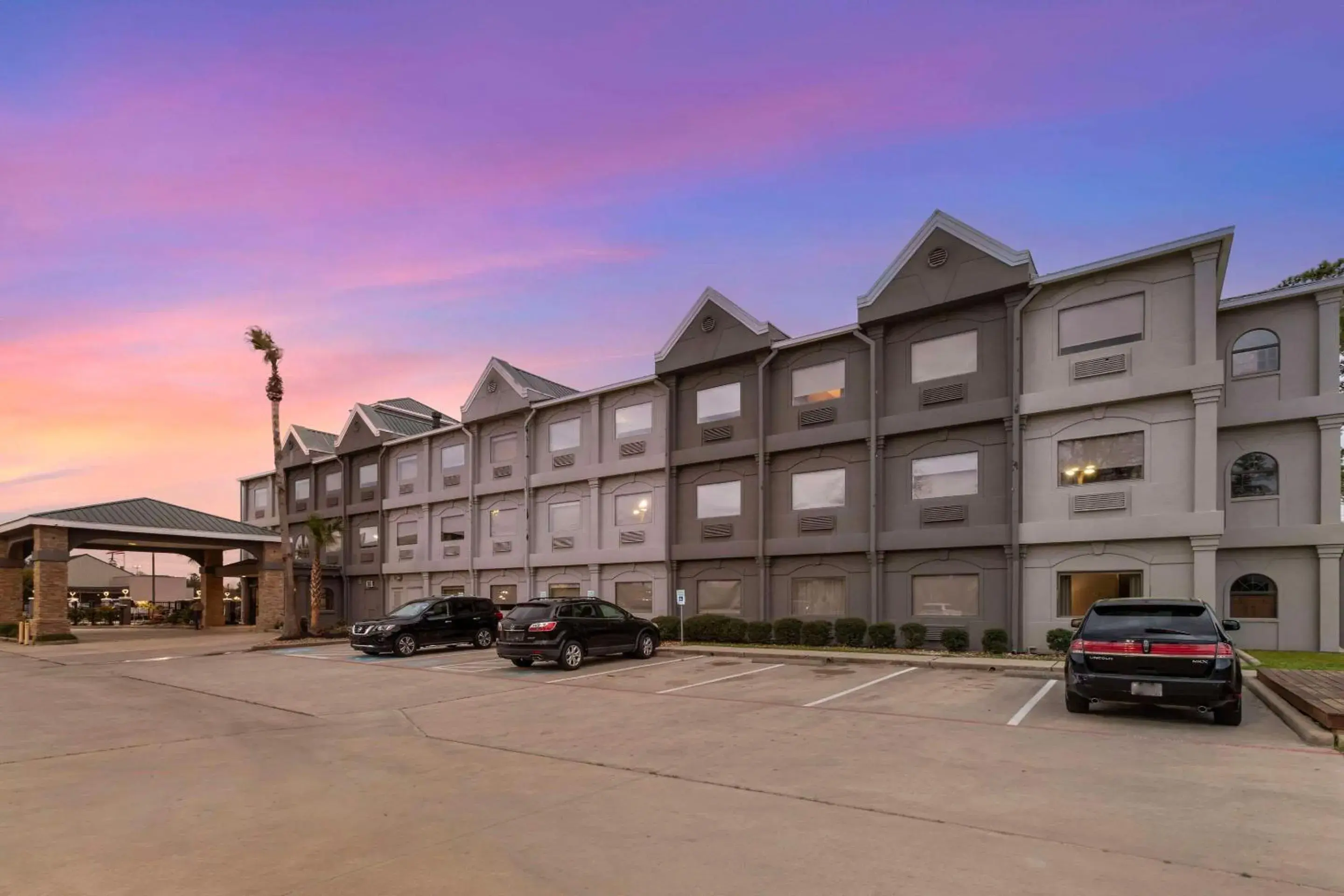 Property building in Comfort Suites Shenandoah-The Woodlands Property building in Comfort Suites Shenandoah-The Woodlands