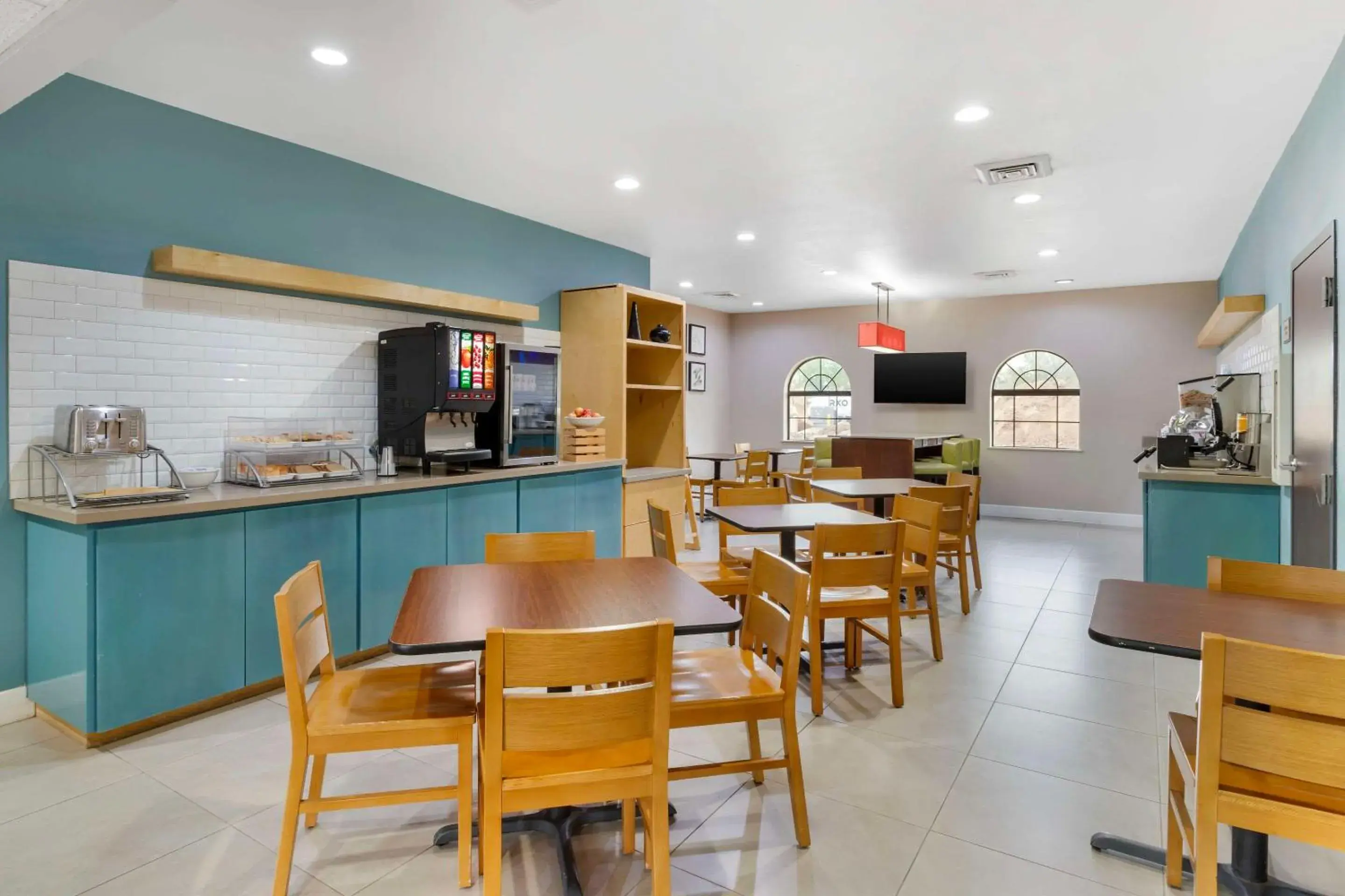 Breakfast in Comfort Suites Shenandoah-The Woodlands Breakfast in Comfort Suites Shenandoah-The Woodlands