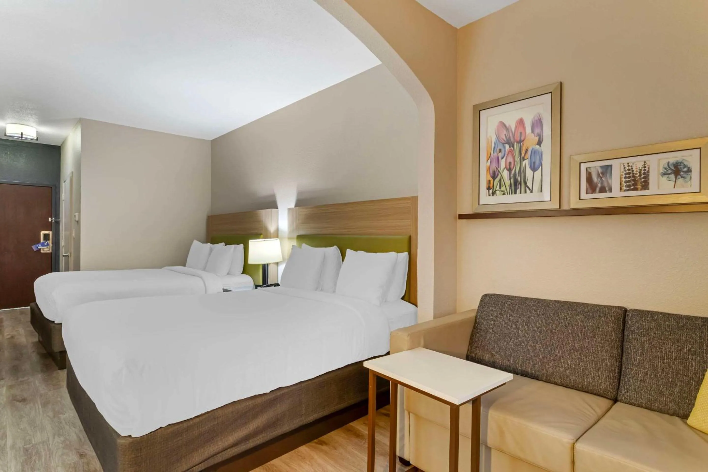 Bedroom, Bed in Comfort Suites Shenandoah-The Woodlands