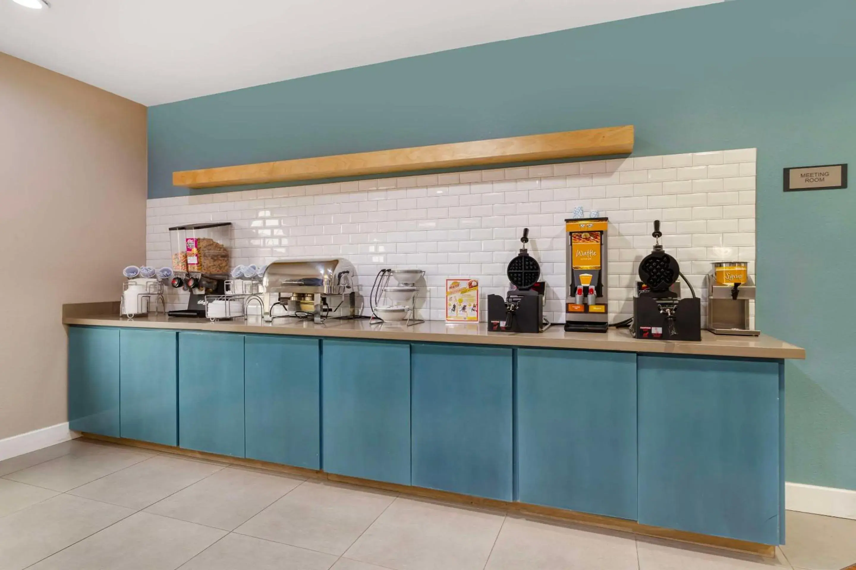 Breakfast in Comfort Suites Shenandoah-The Woodlands Breakfast in Comfort Suites Shenandoah-The Woodlands