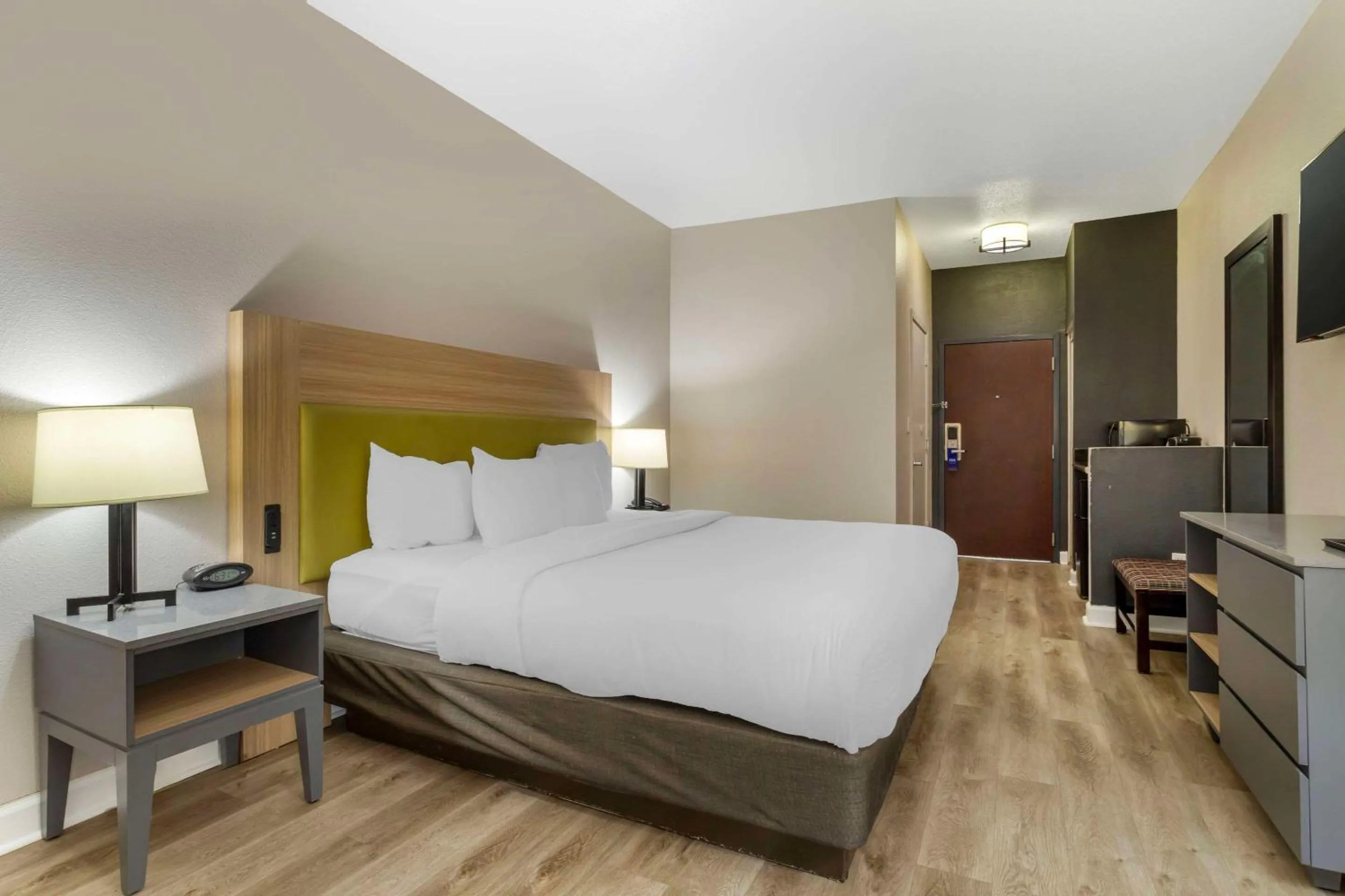 Bedroom, Bed in Comfort Suites Shenandoah-The Woodlands