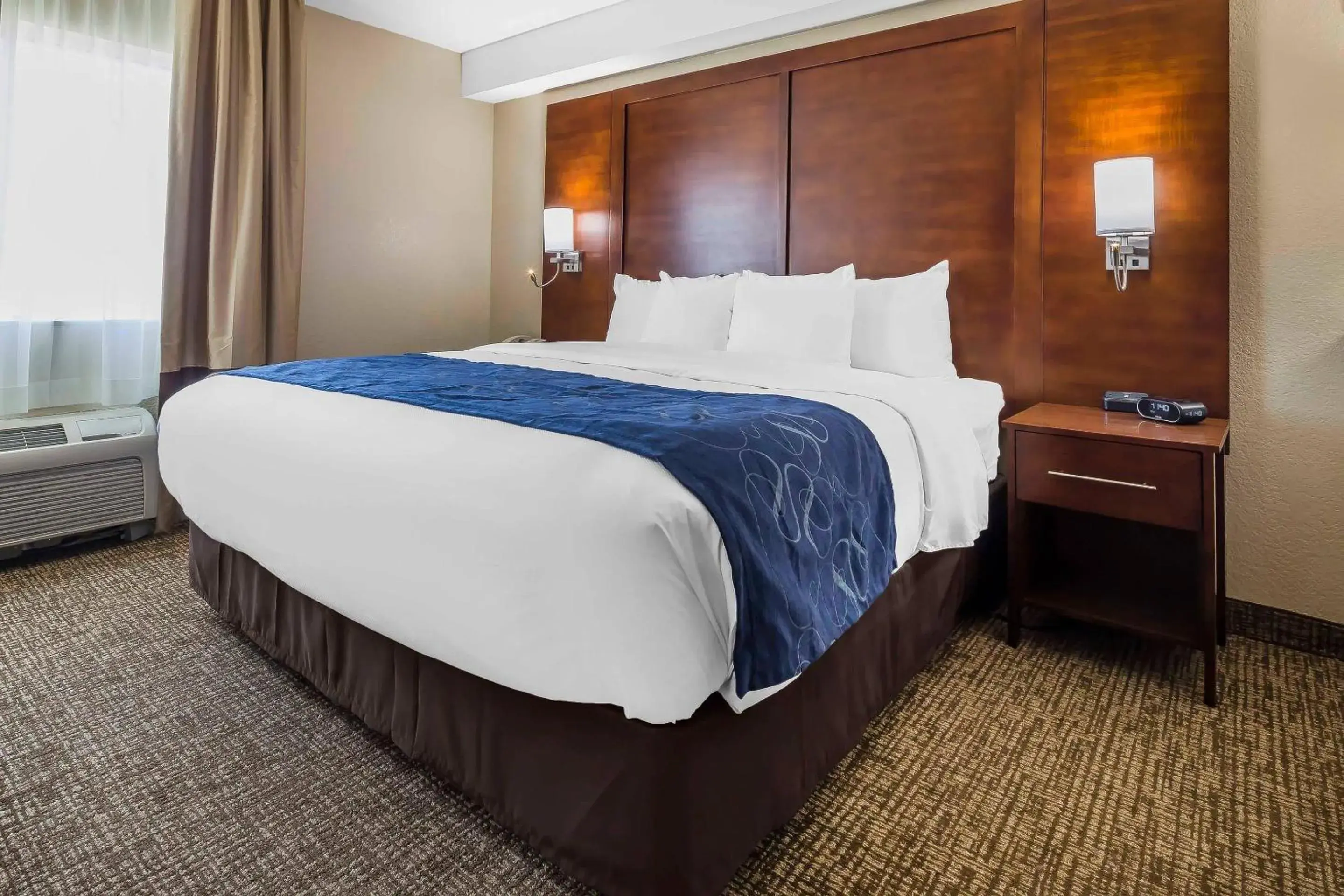 Bedroom, Bed in Comfort Suites El Paso Airport Bedroom, Bed in Comfort Suites El Paso Airport