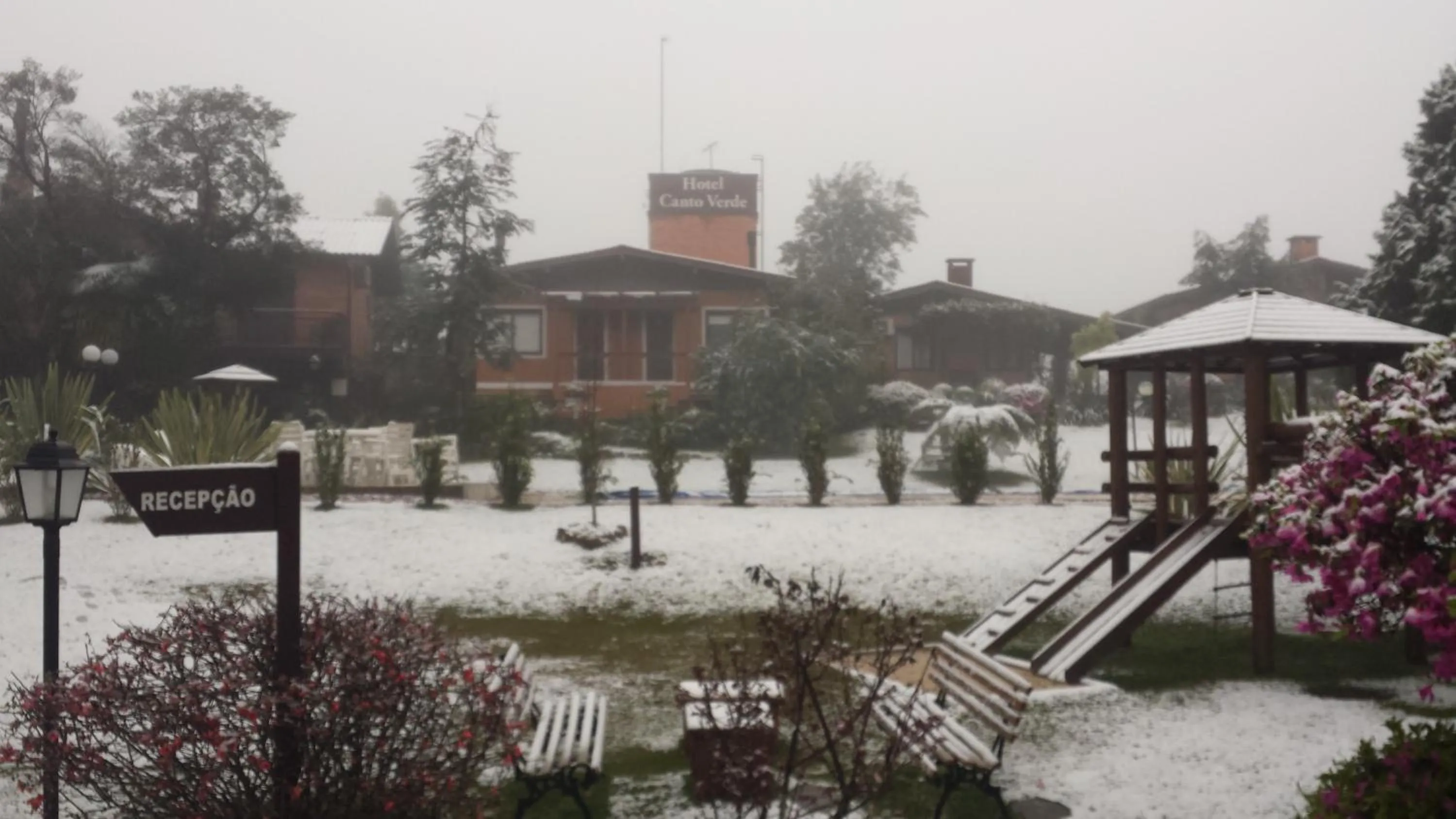 Property building in Hotel Canto Verde