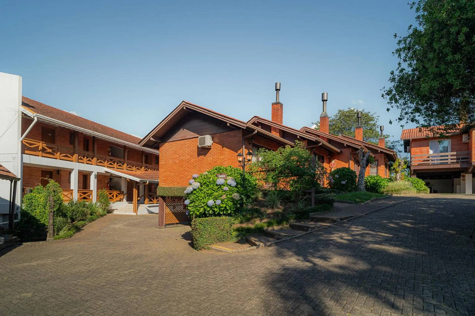 Property building in Hotel Canto Verde