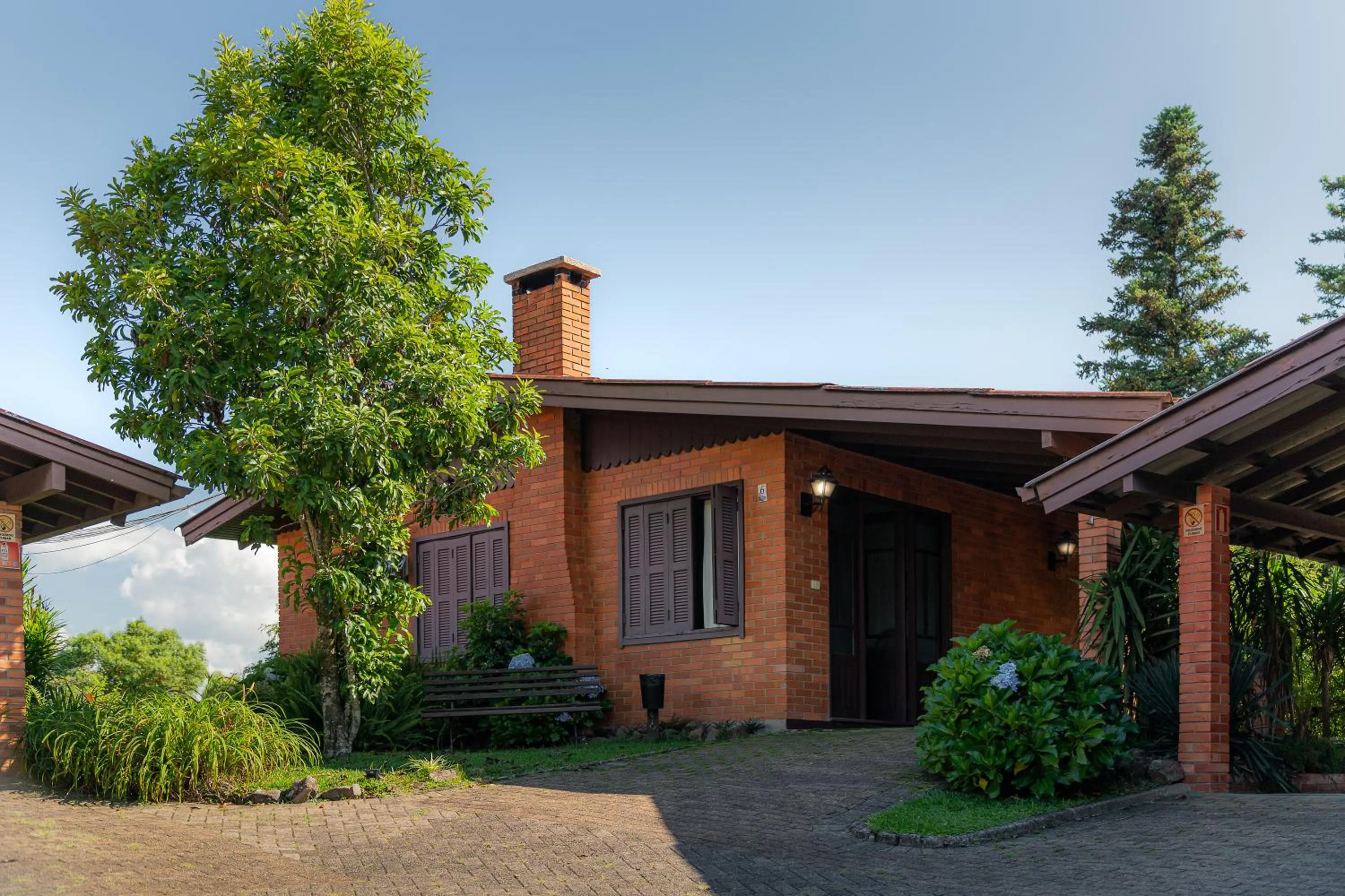 Facade/entrance in Hotel Canto Verde
