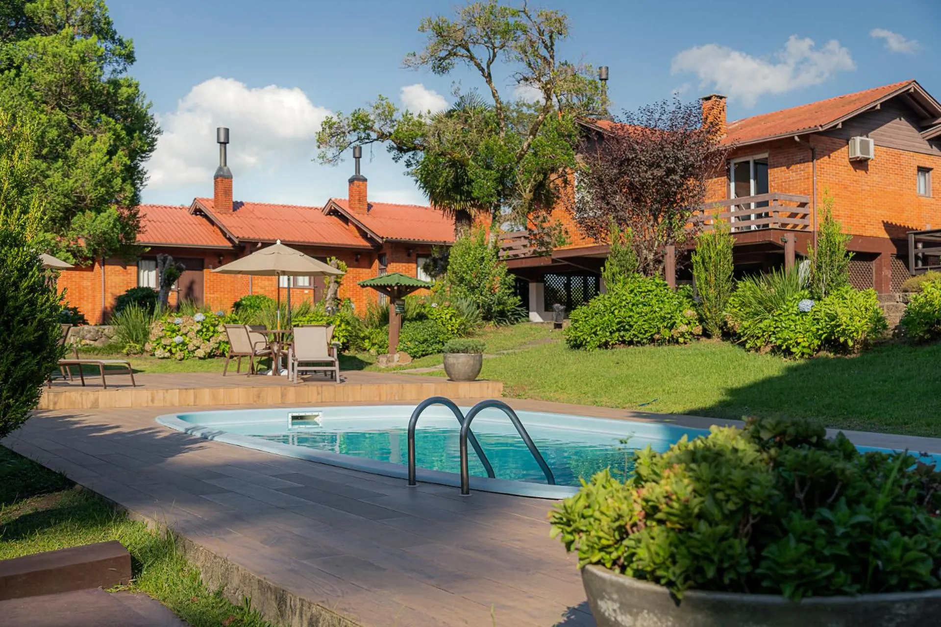 Property building in Hotel Canto Verde