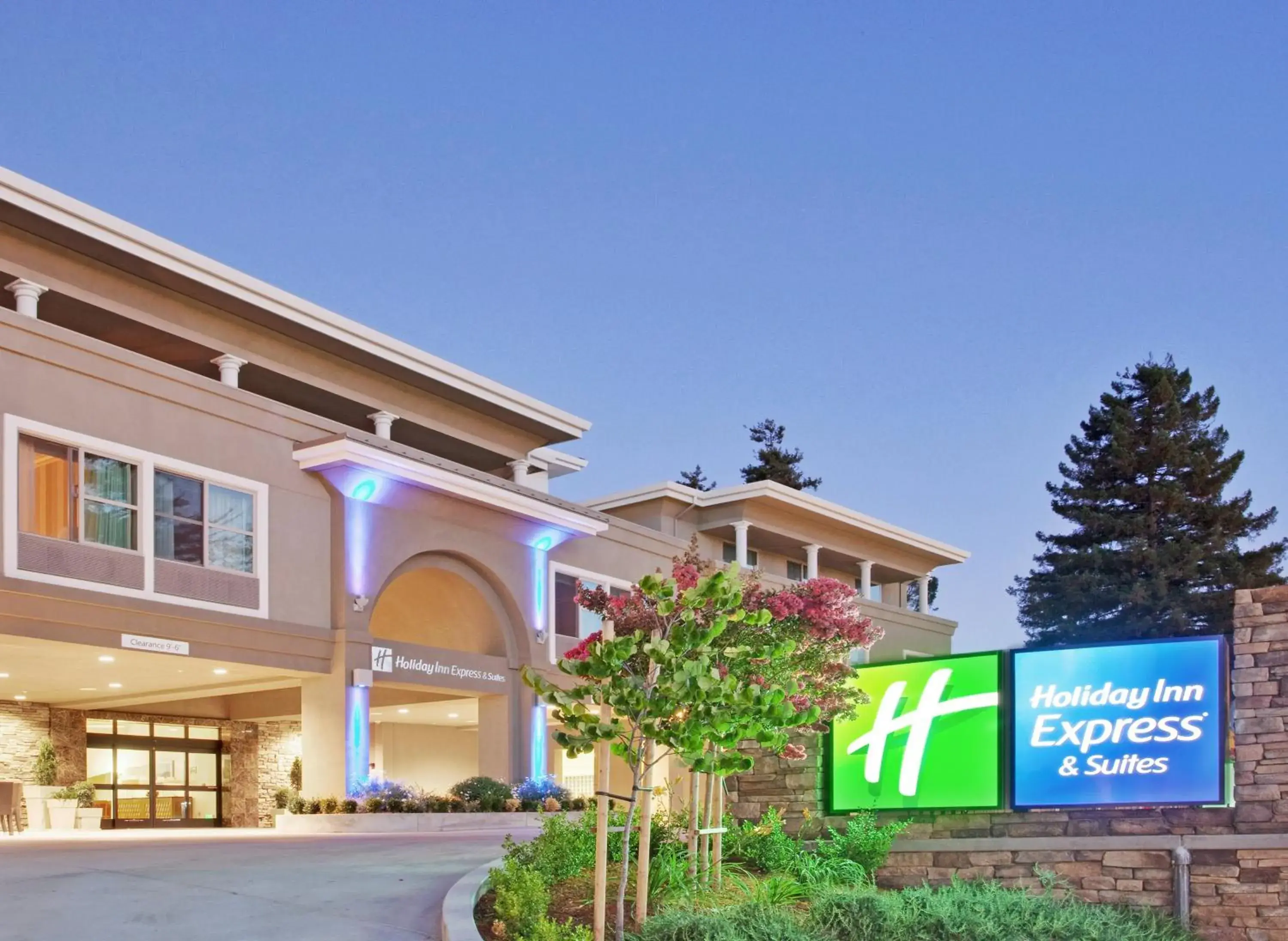 Property building in Holiday Inn Express Hotel & Suites Santa Cruz by IHG Property building in Holiday Inn Express Hotel & Suites Santa Cruz by IHG