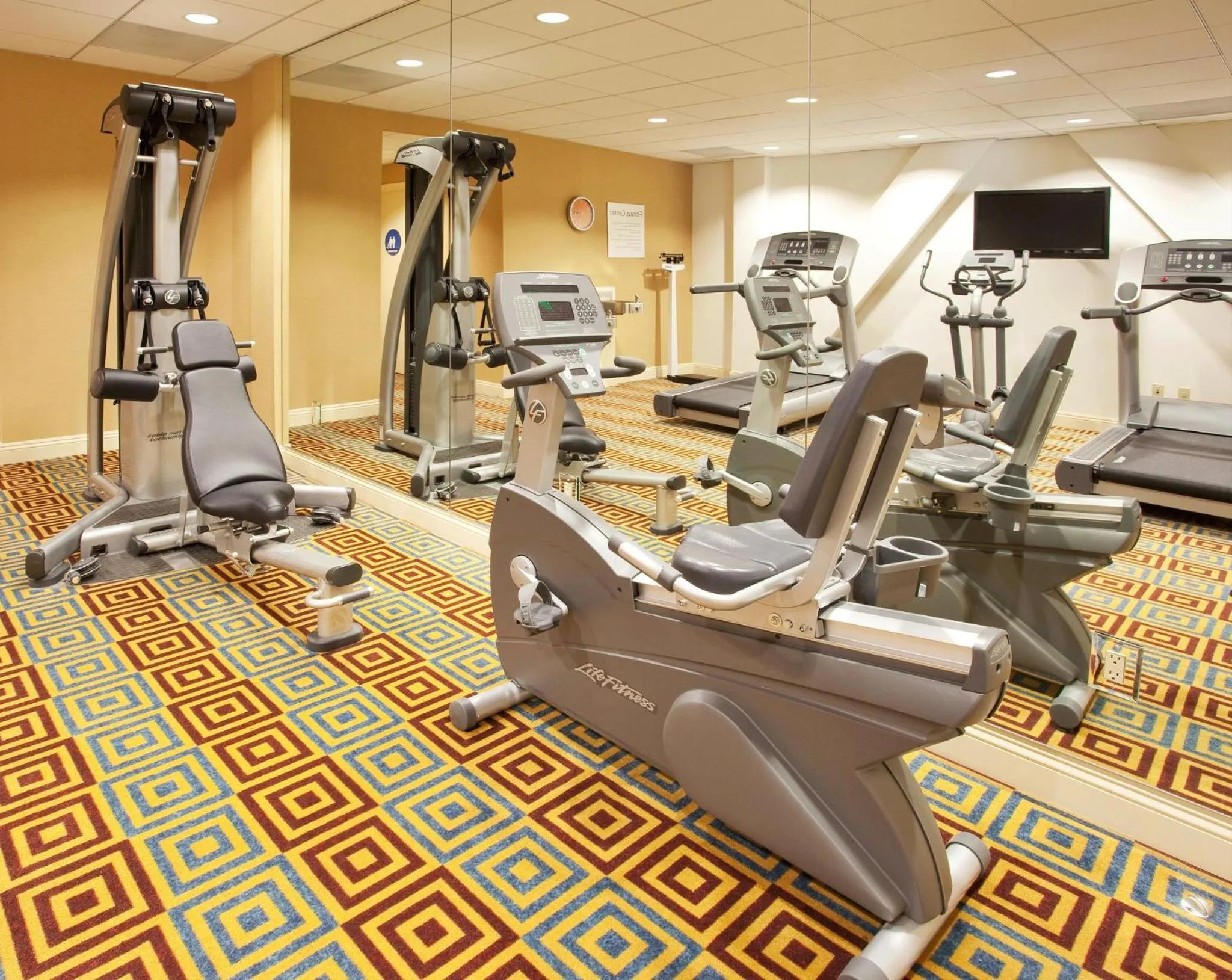 Fitness centre/facilities in Holiday Inn Express Hotel & Suites Santa Cruz by IHG