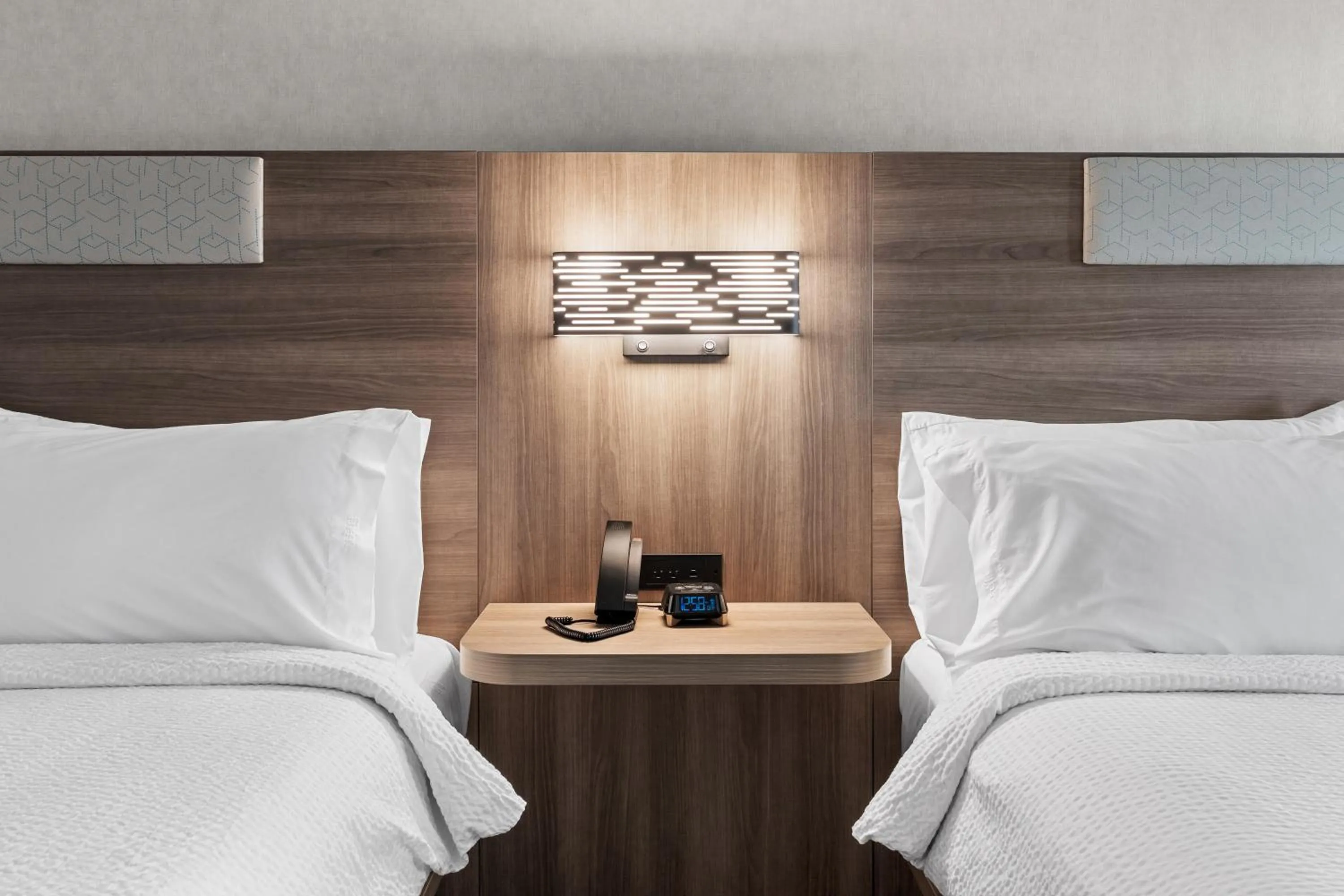 Bed in Holiday Inn Express Hotel & Suites Santa Cruz by IHG