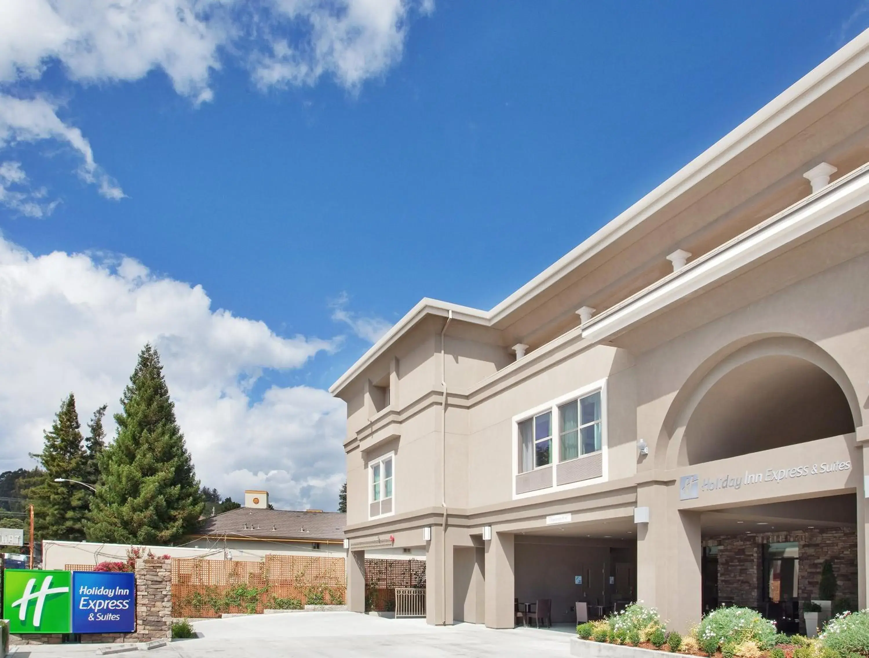 Property building in Holiday Inn Express Hotel & Suites Santa Cruz by IHG Property building in Holiday Inn Express Hotel & Suites Santa Cruz by IHG