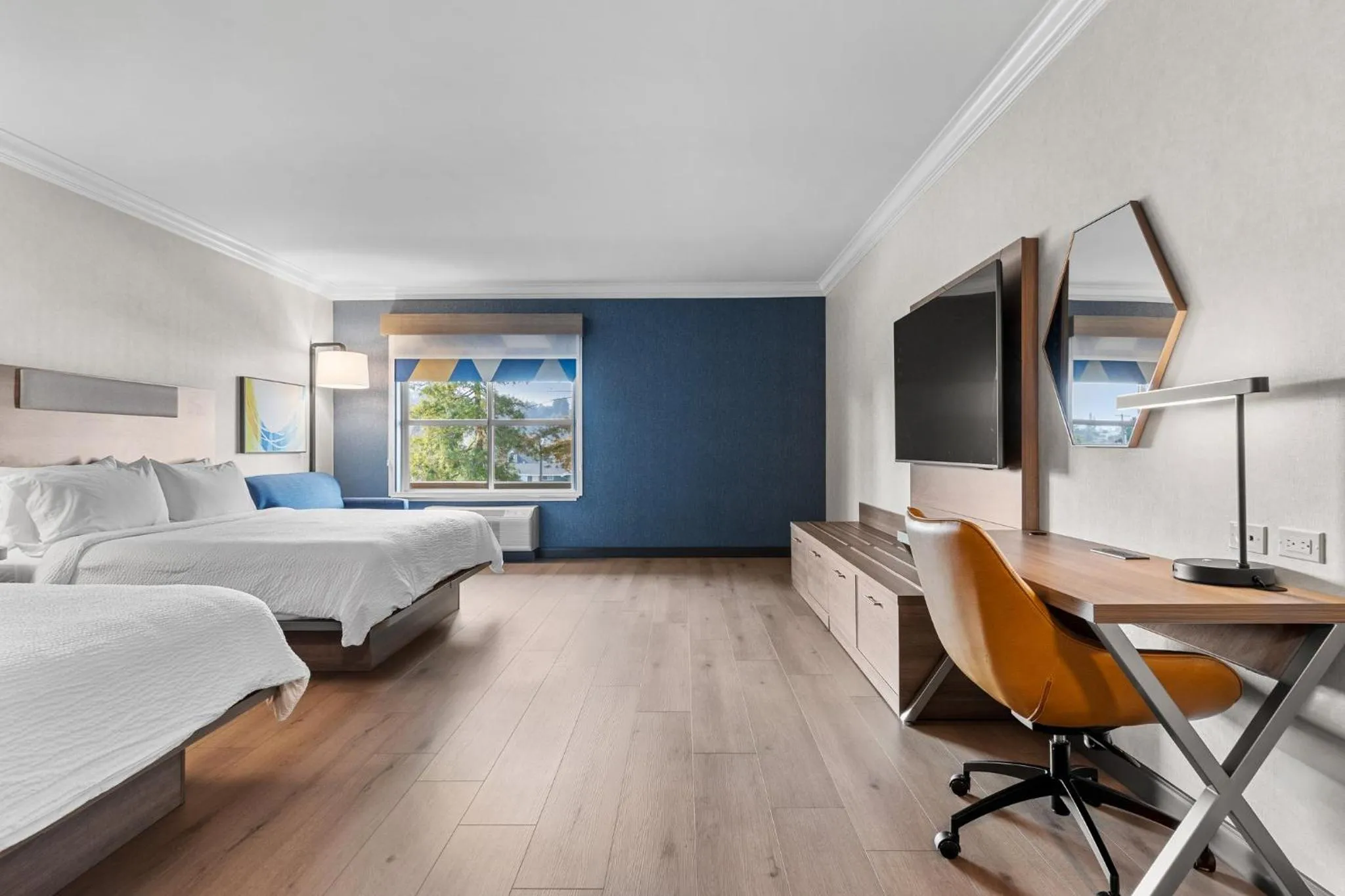 Photo of the whole room, Bed in Holiday Inn Express Hotel & Suites Santa Cruz by IHG