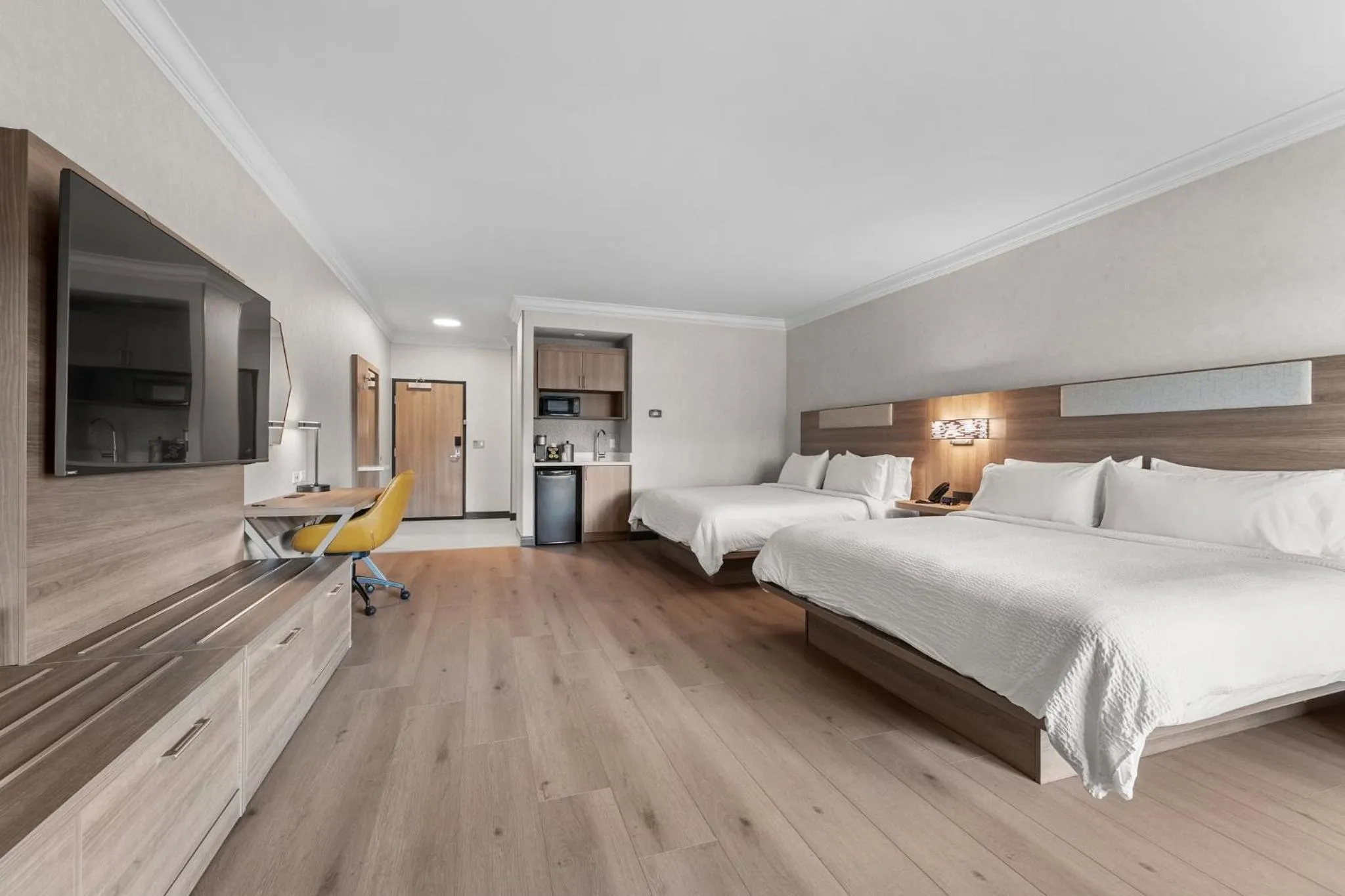 Photo of the whole room, Bed in Holiday Inn Express Hotel & Suites Santa Cruz by IHG