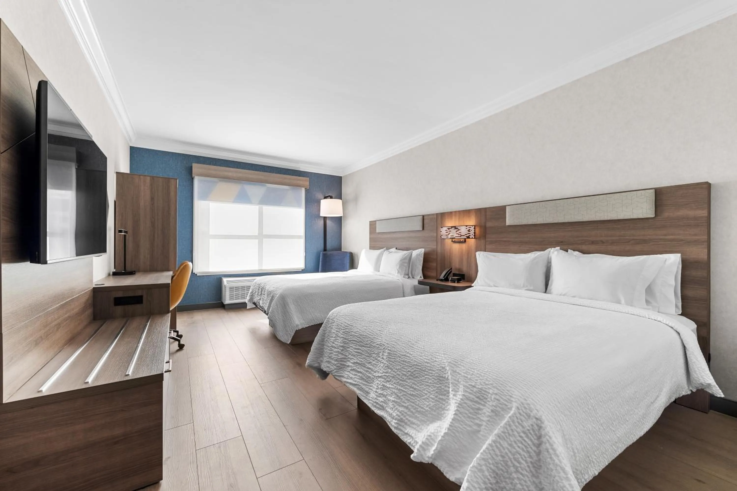 Bed in Holiday Inn Express Hotel & Suites Santa Cruz by IHG