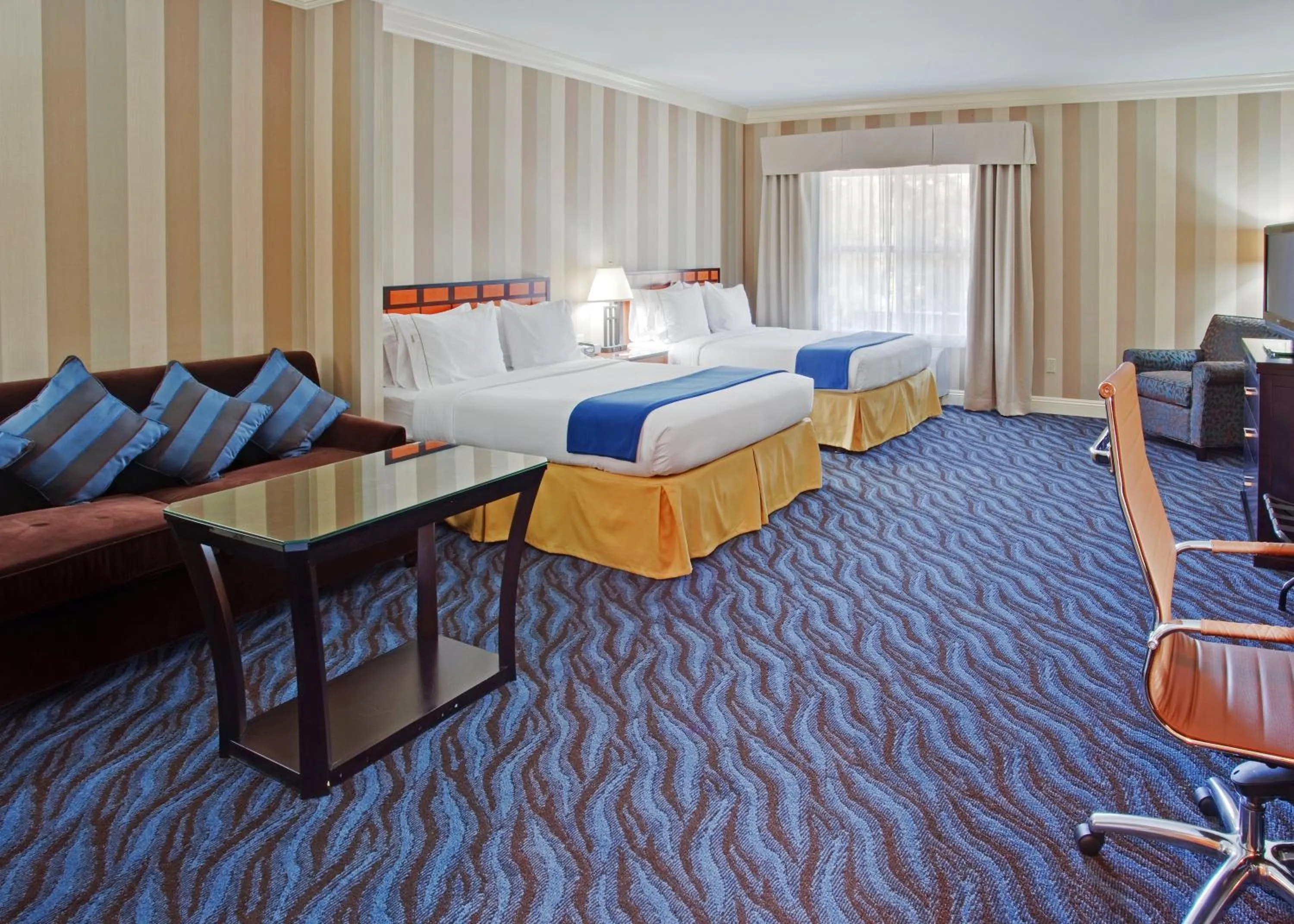 Photo of the whole room, Bed in Holiday Inn Express Hotel & Suites Santa Cruz by IHG