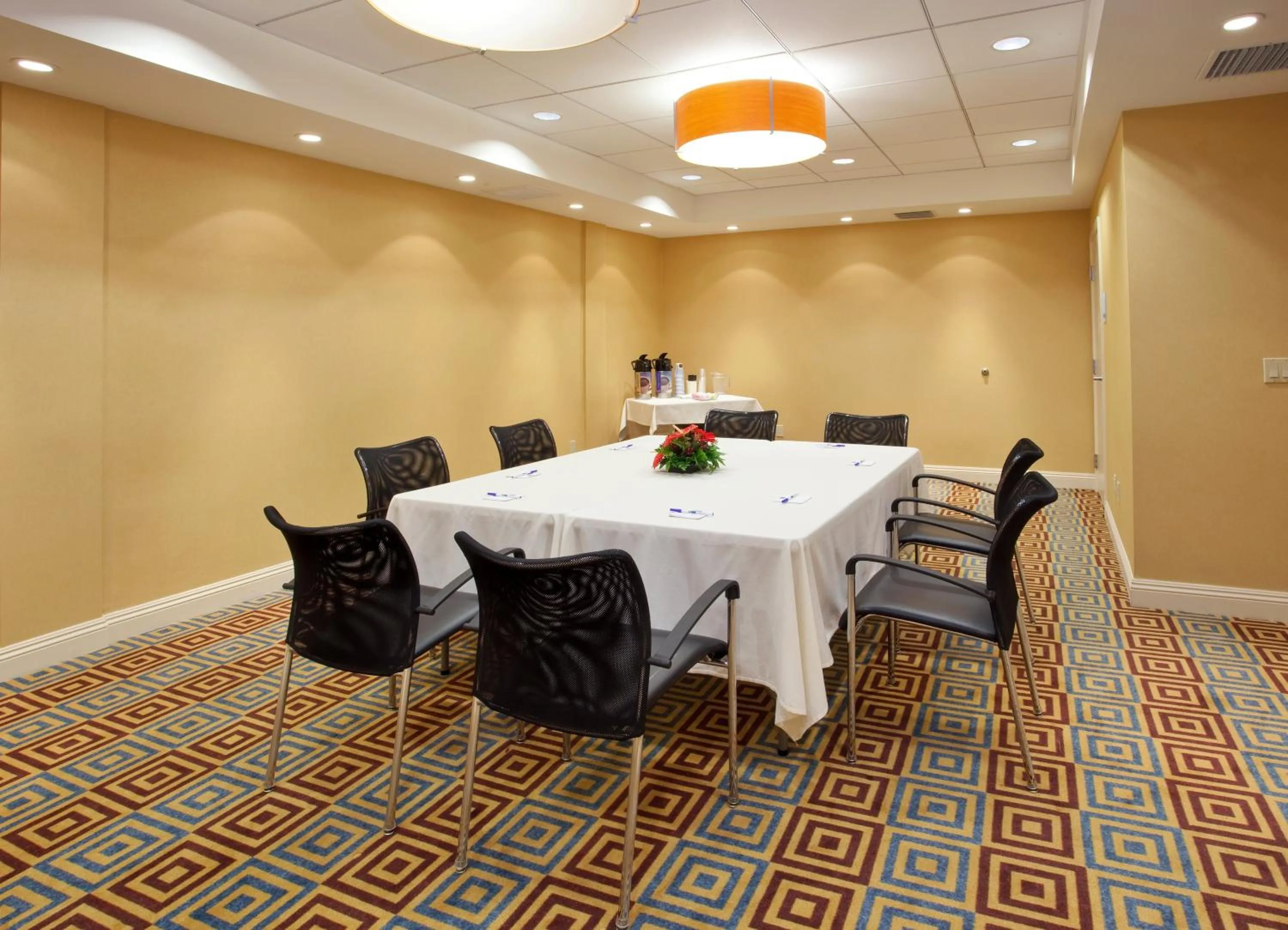 Meeting/conference room in Holiday Inn Express Hotel & Suites Santa Cruz by IHG