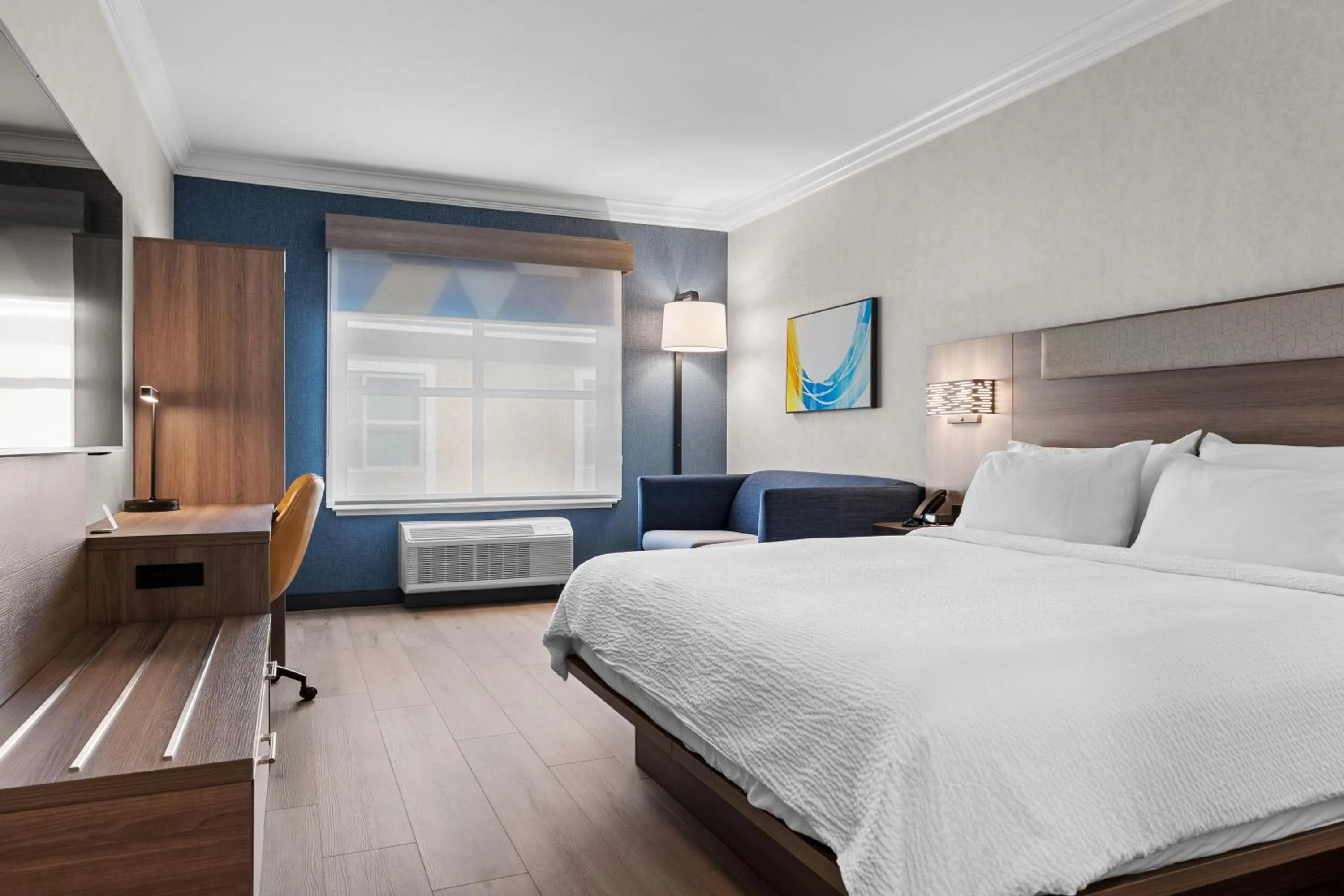 Bed in Holiday Inn Express Hotel & Suites Santa Cruz by IHG