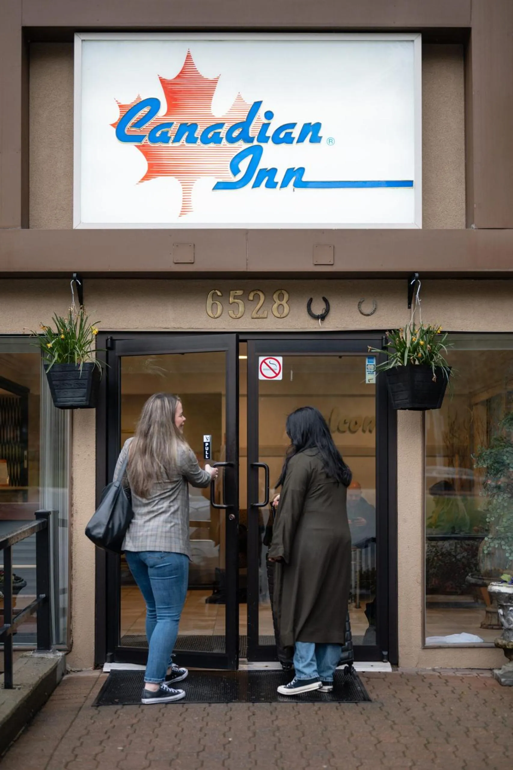 Guests in Canadian Inn