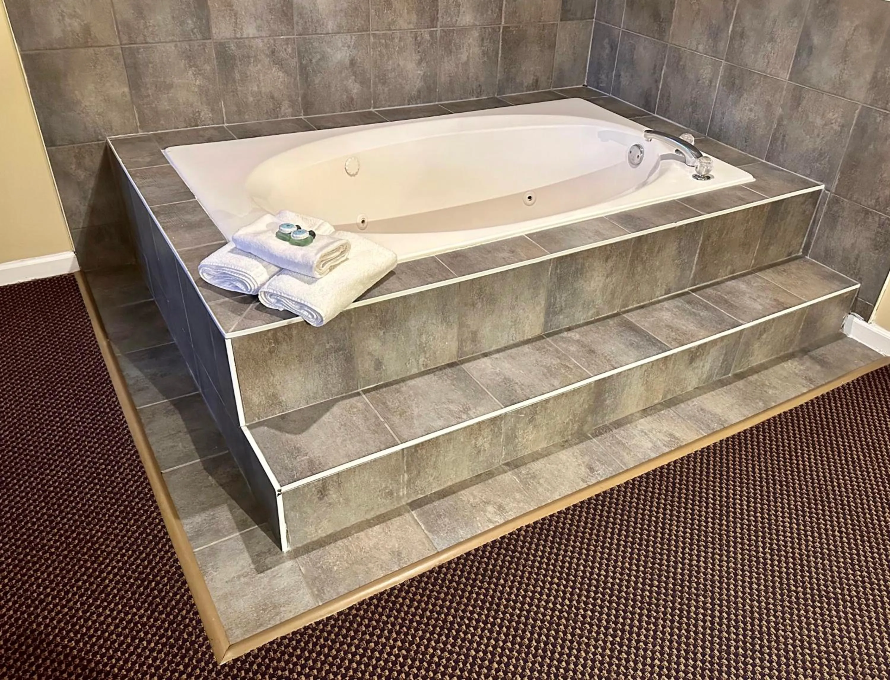 Hot Tub in Canadian Inn