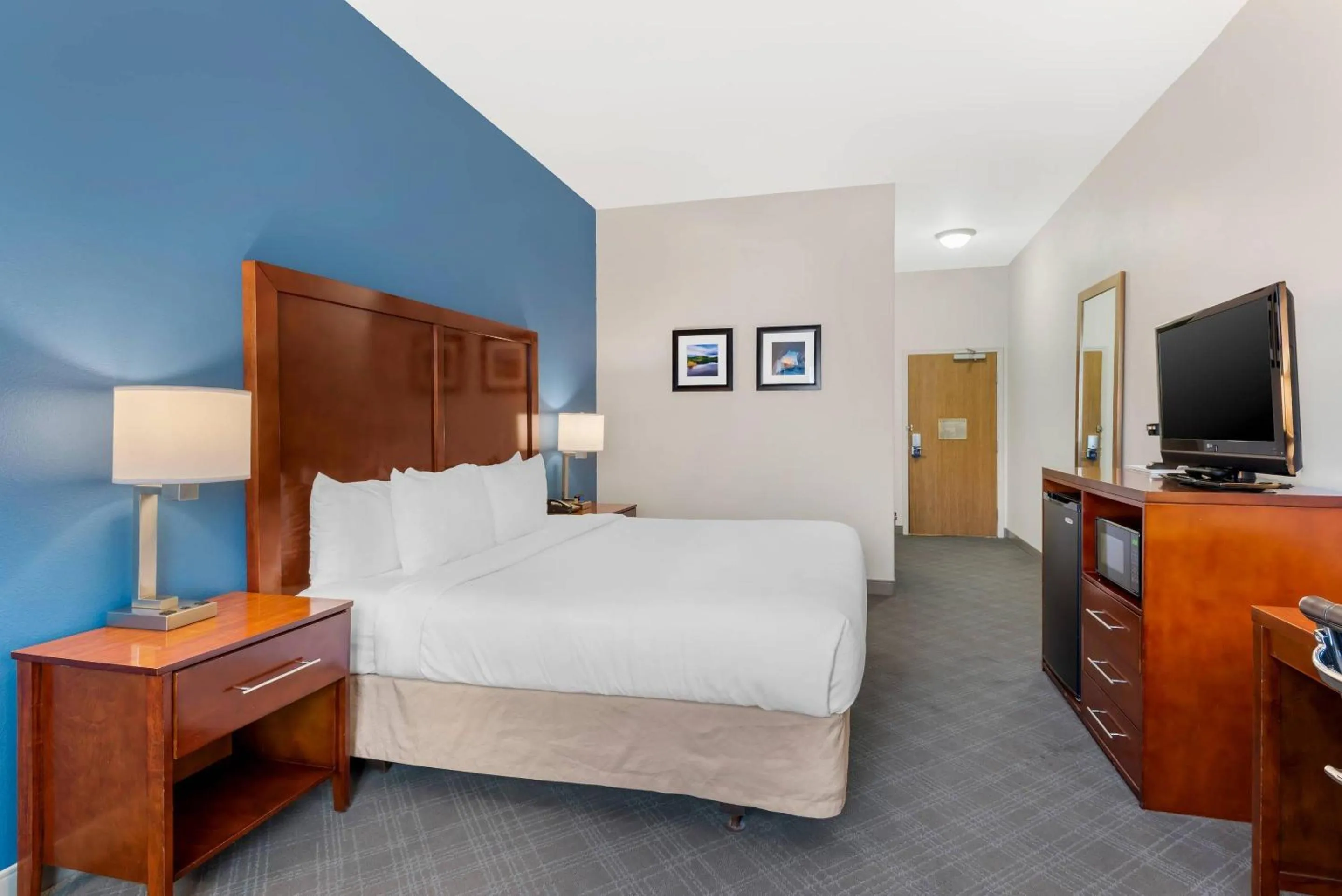 Bedroom, Bed in Comfort Inn & Suites Rifle