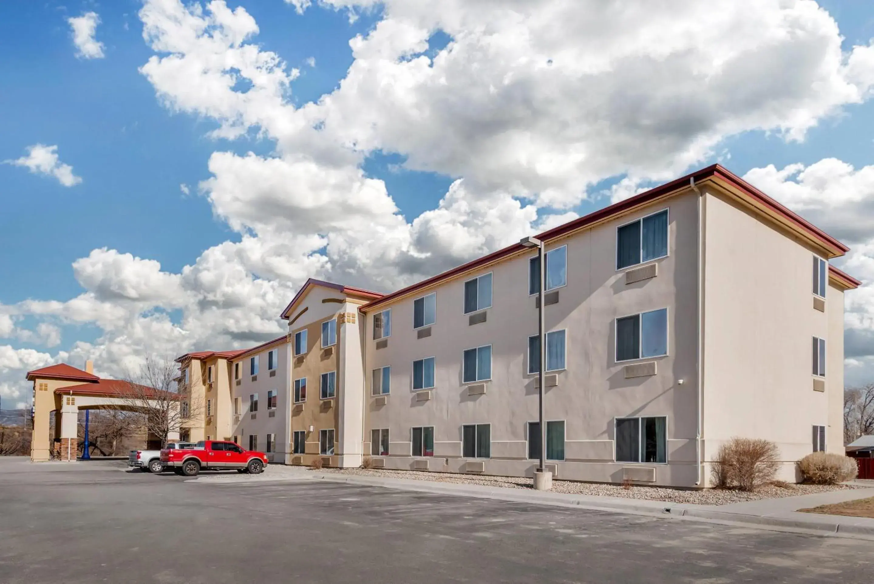 Property building in Comfort Inn & Suites Rifle Property building in Comfort Inn & Suites Rifle