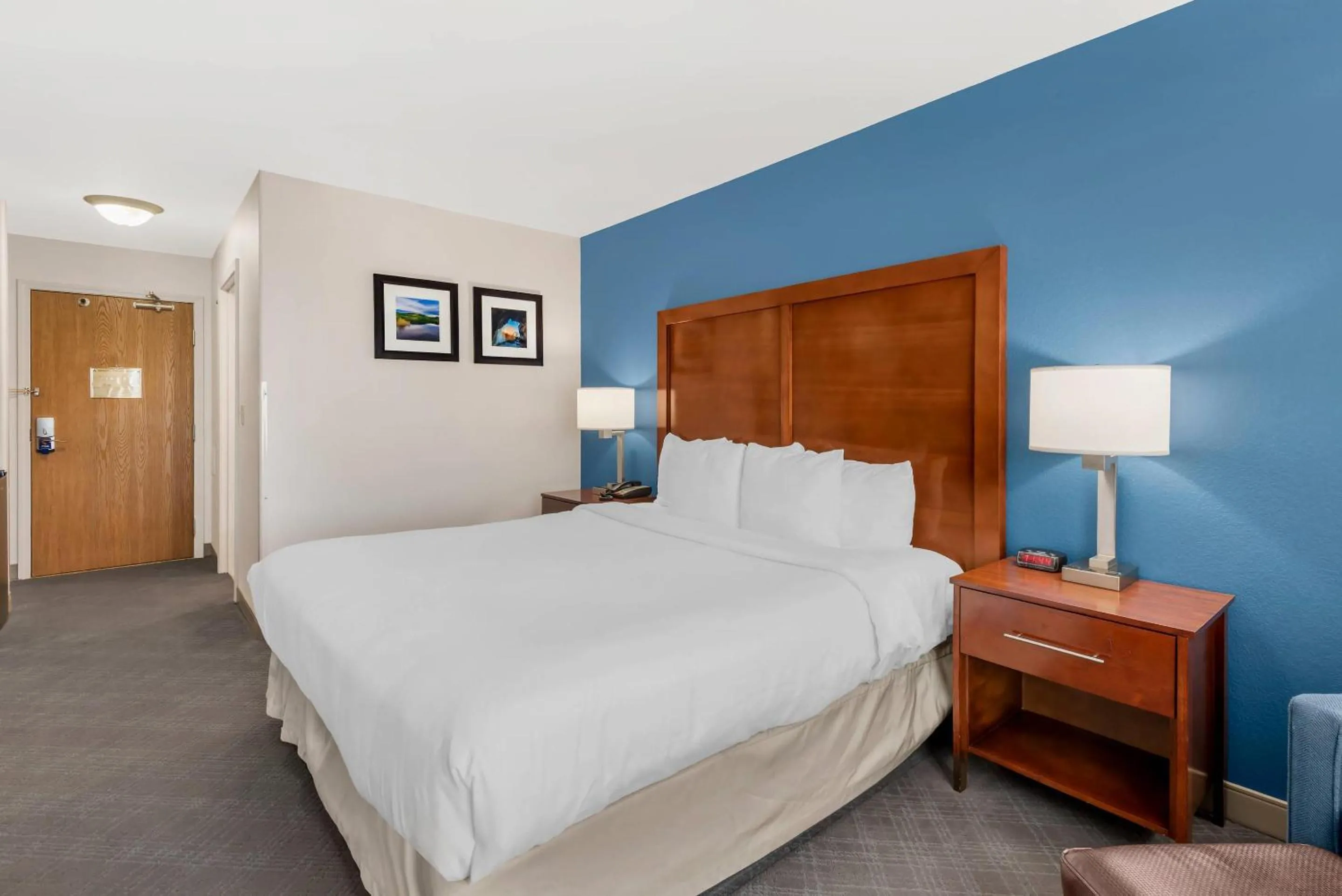 Bedroom, Bed in Comfort Inn & Suites Rifle