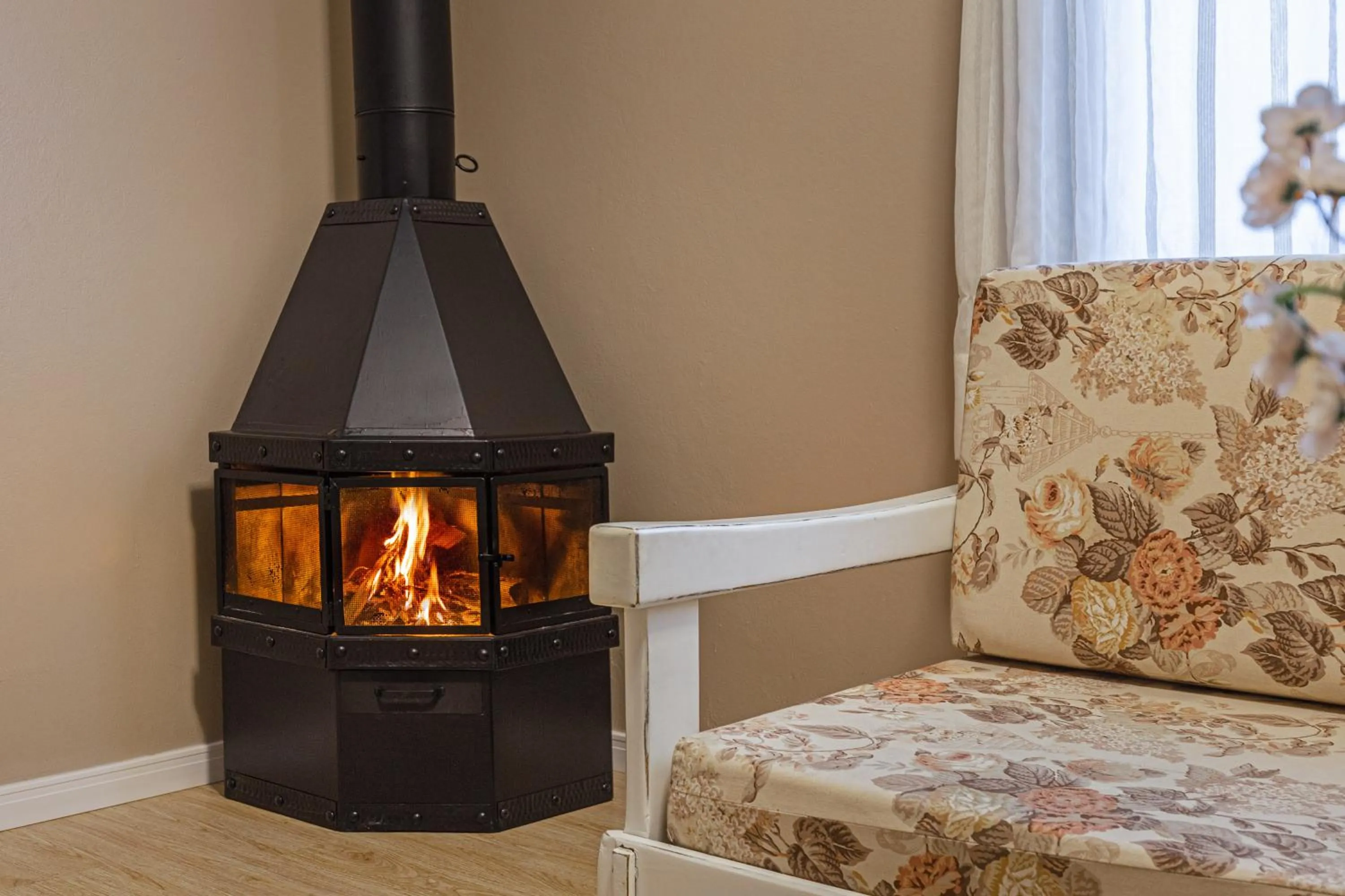 Communal lounge/ TV room in Hotel Fioreze Quero Quero