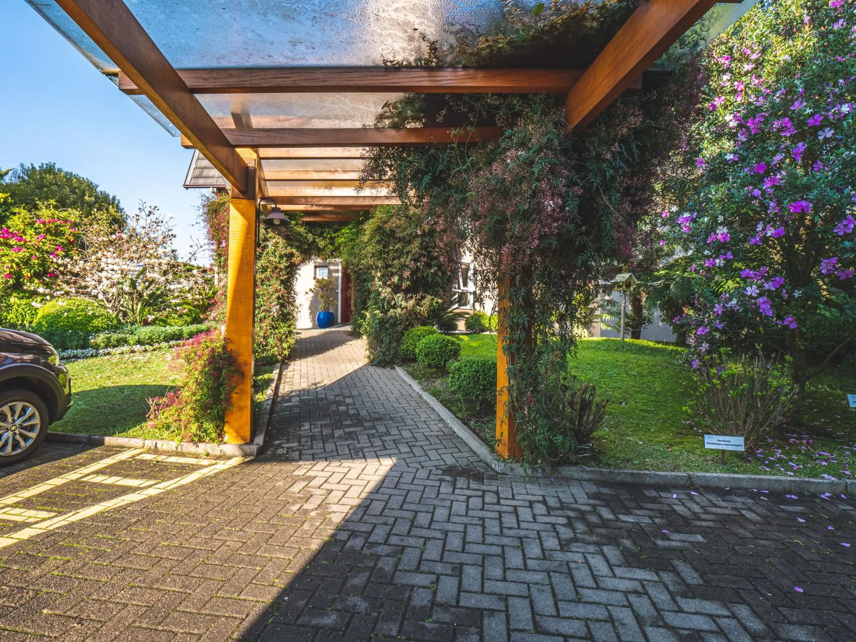 Facade/entrance in Hotel Fioreze Quero Quero