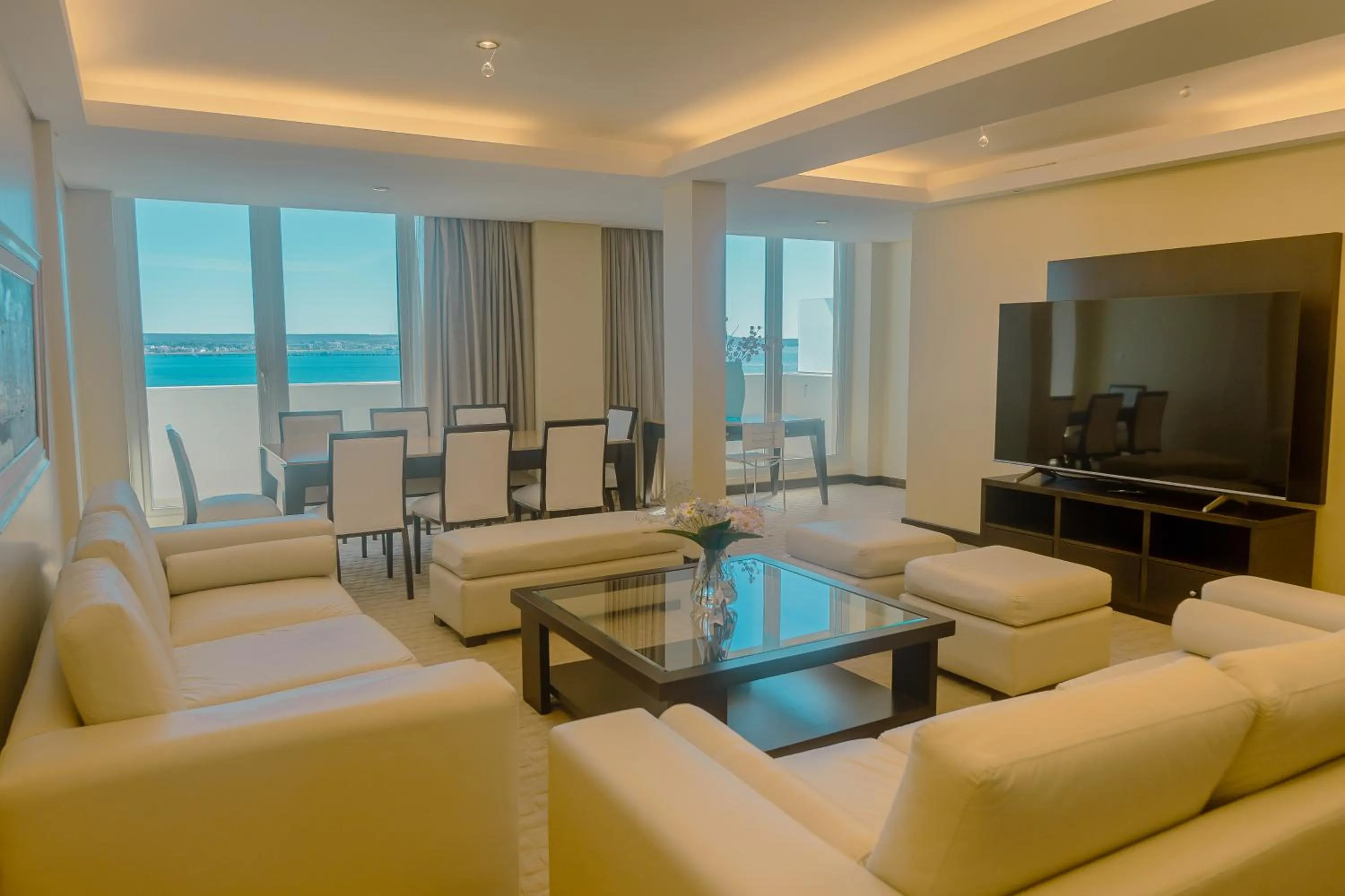 Communal lounge/ TV room in Rayentray Grand Hotel