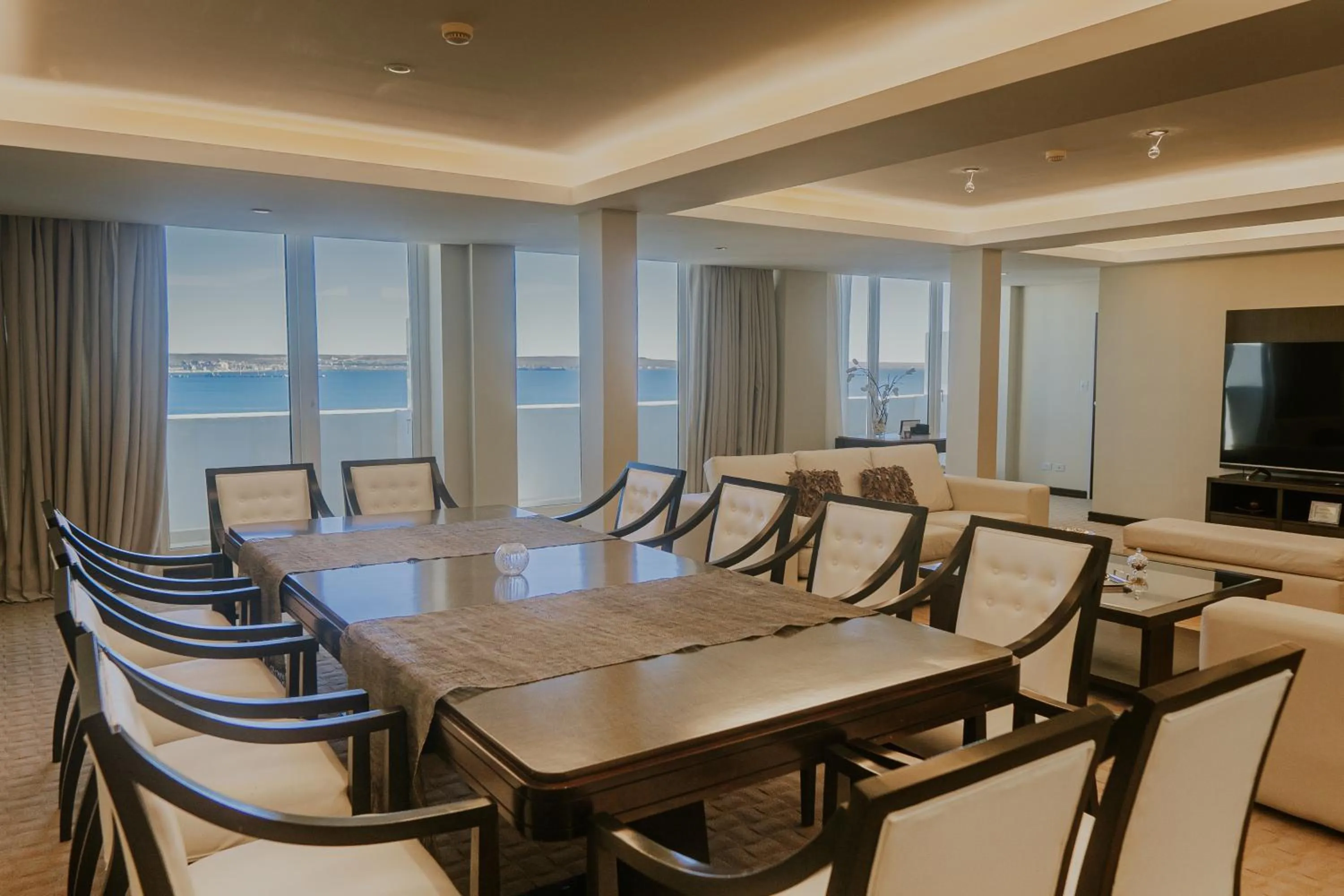 Communal lounge/ TV room in Rayentray Grand Hotel