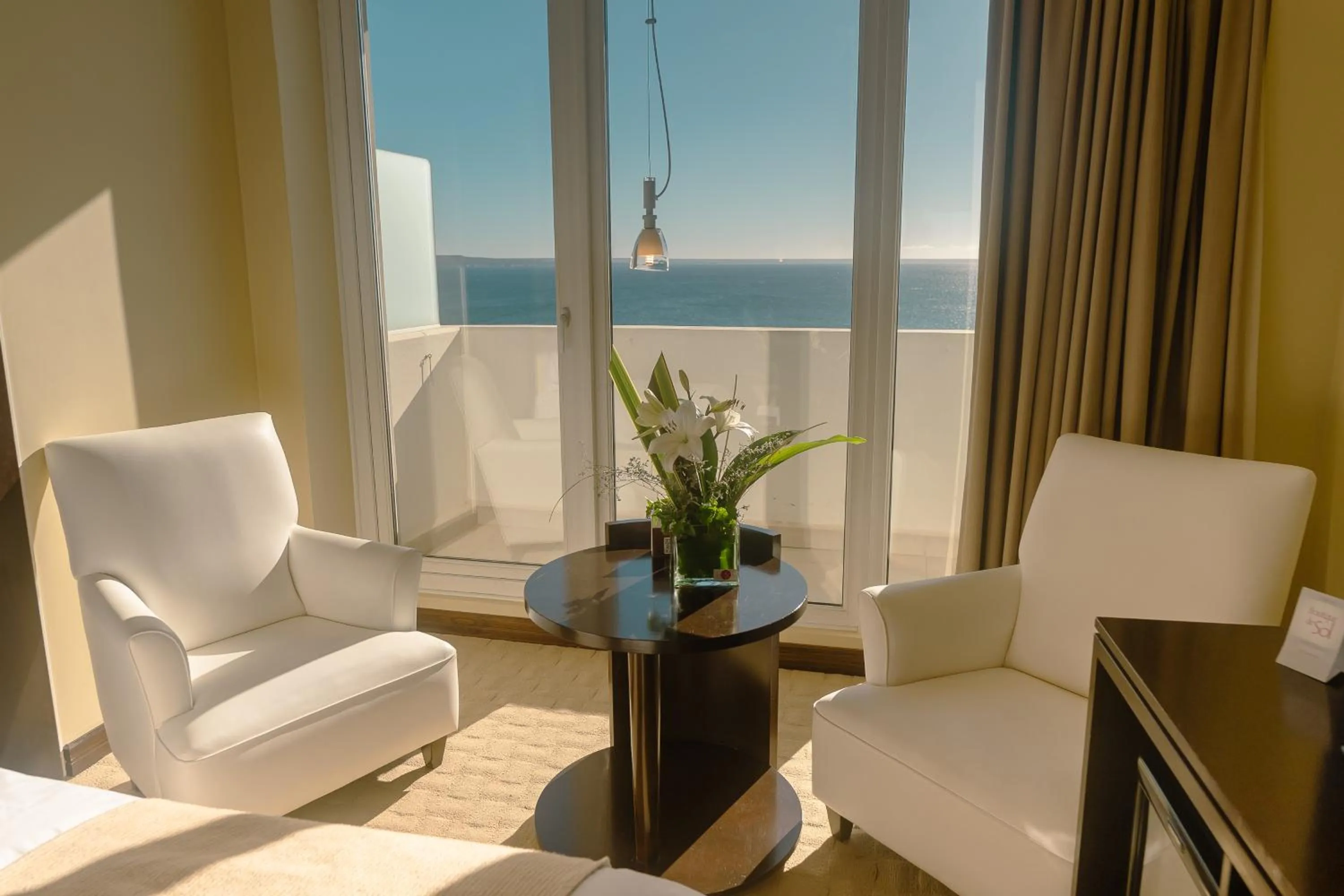 Seating area in Rayentray Grand Hotel