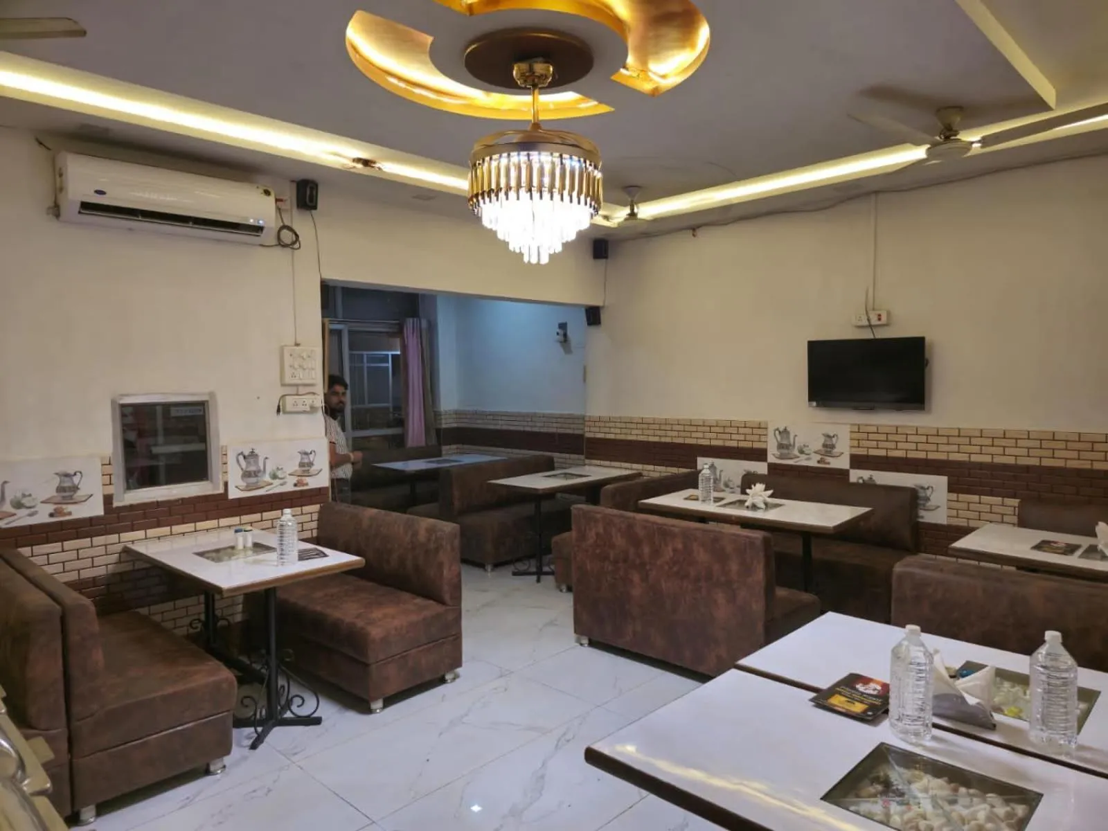 Restaurant/places to eat in Hotel Vrindavan