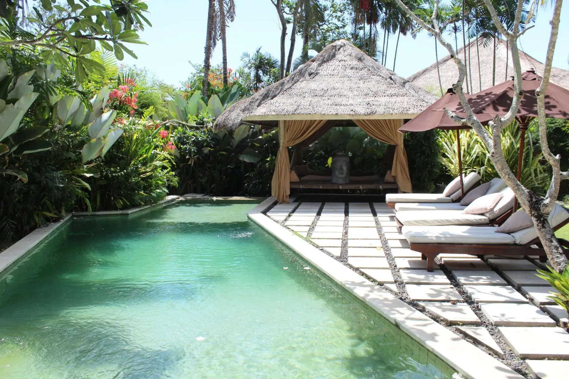 Swimming pool in Villa Mathis