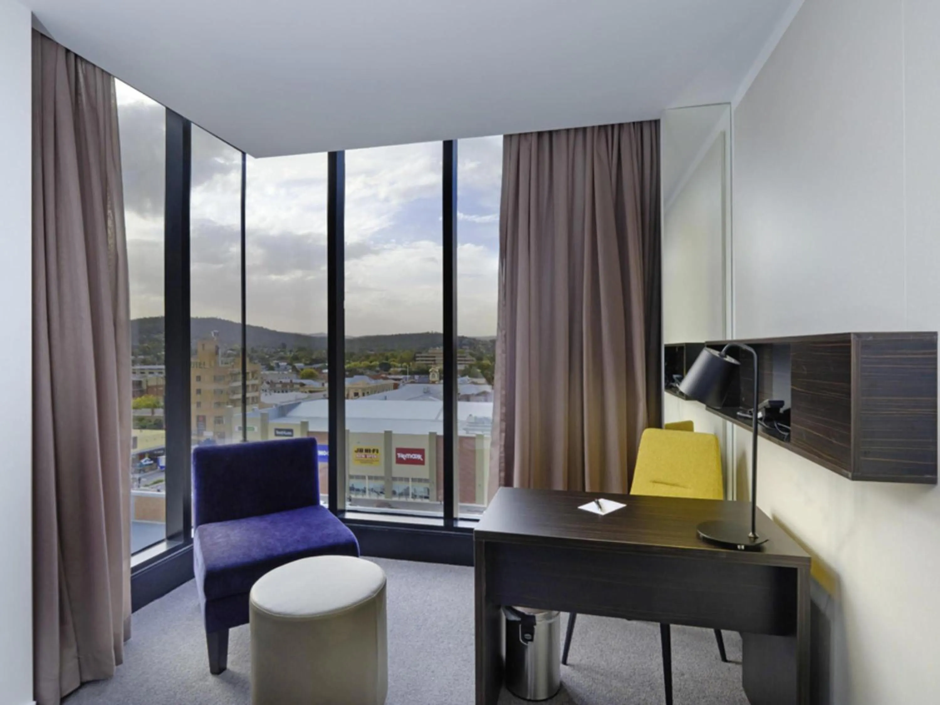 Bedroom in Mantra Albury