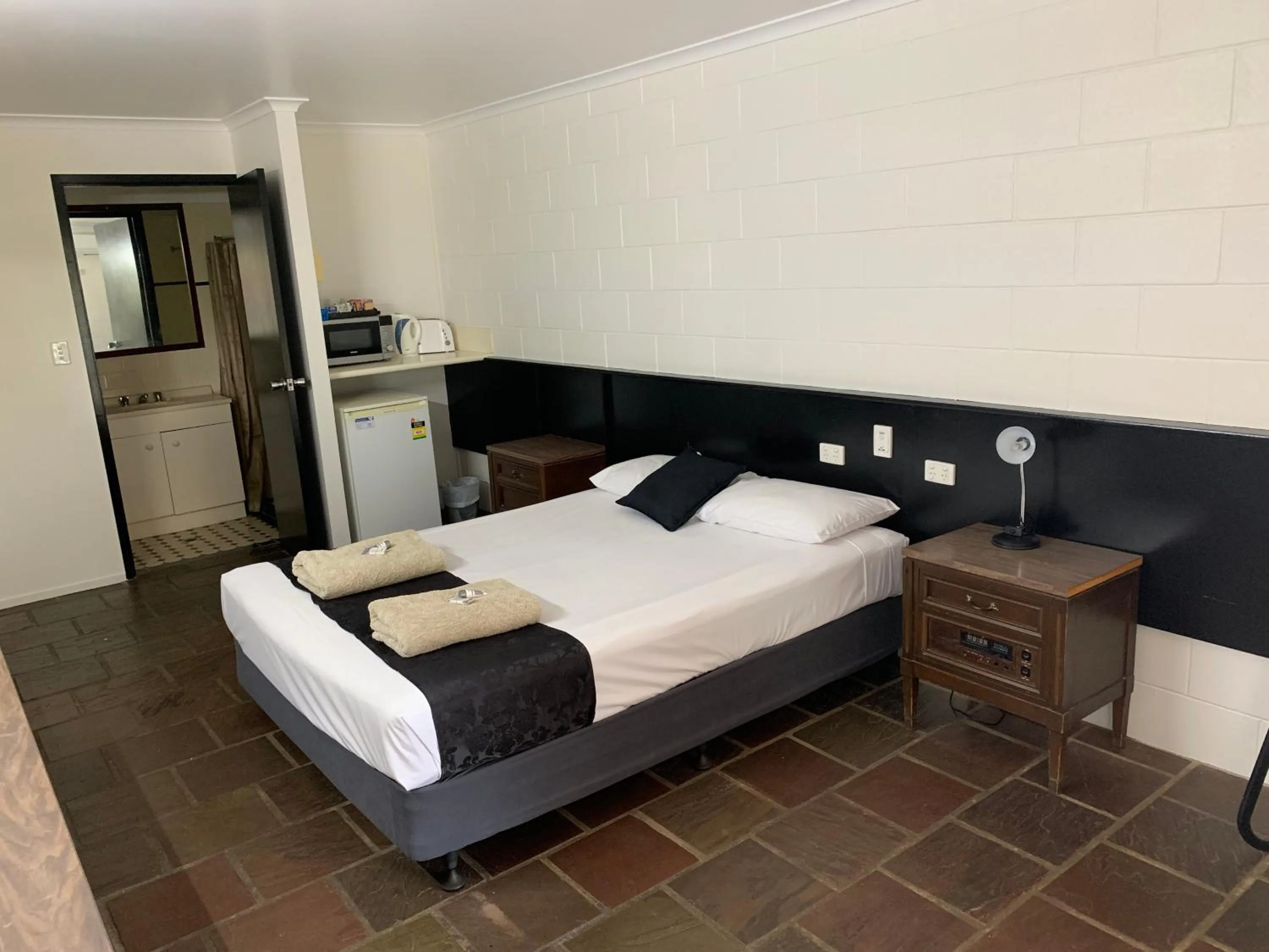 Bed in Longreach Most Central Motel
