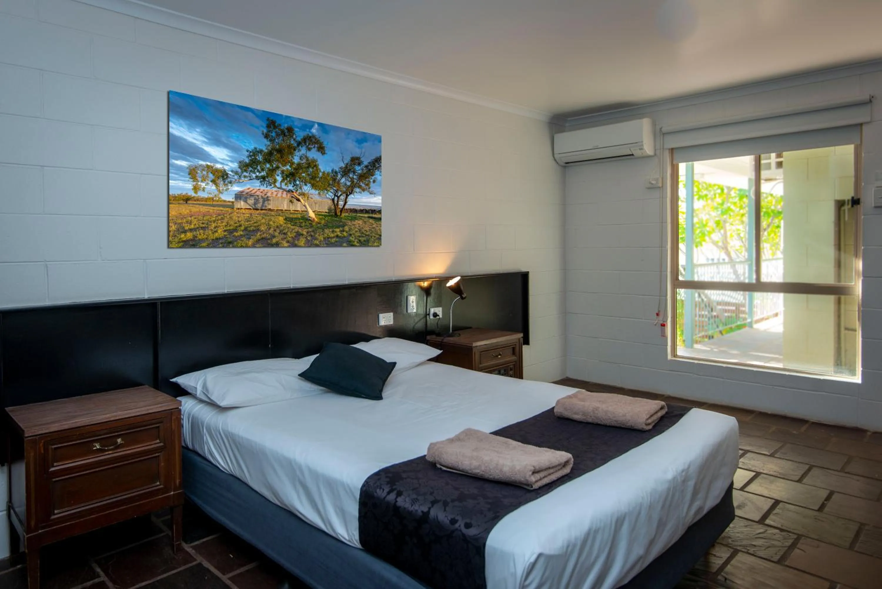 Bed in Longreach Most Central Motel