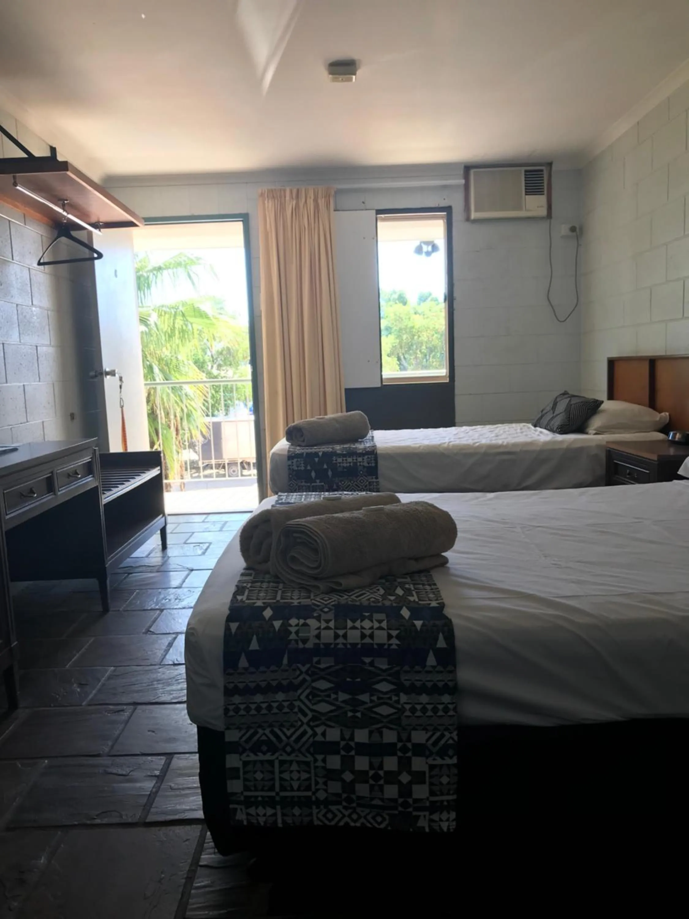 Bed in Longreach Most Central Motel