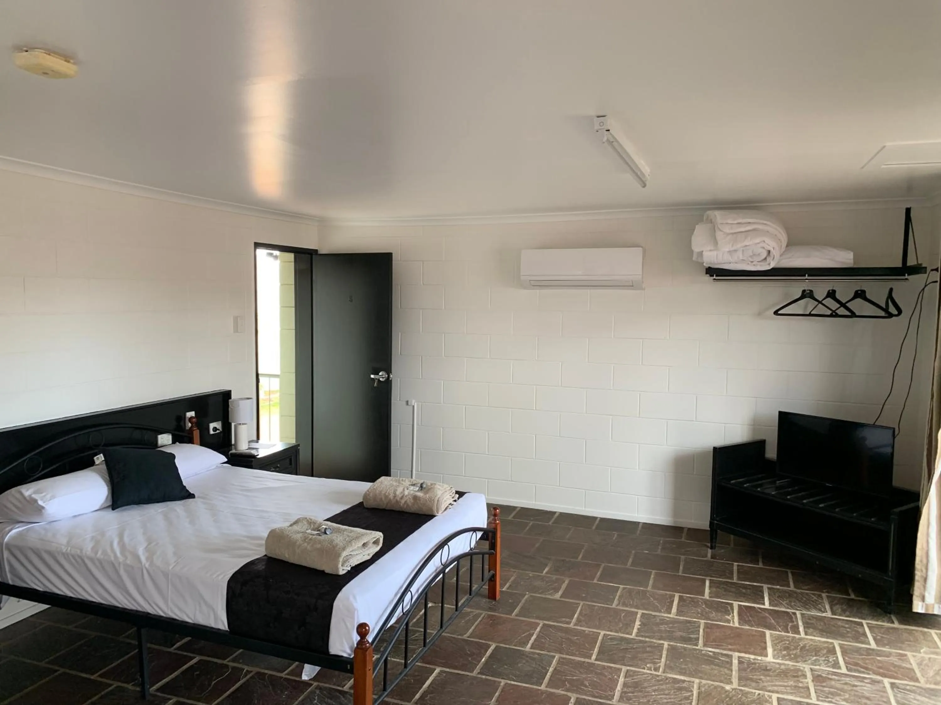 Bed in Longreach Most Central Motel