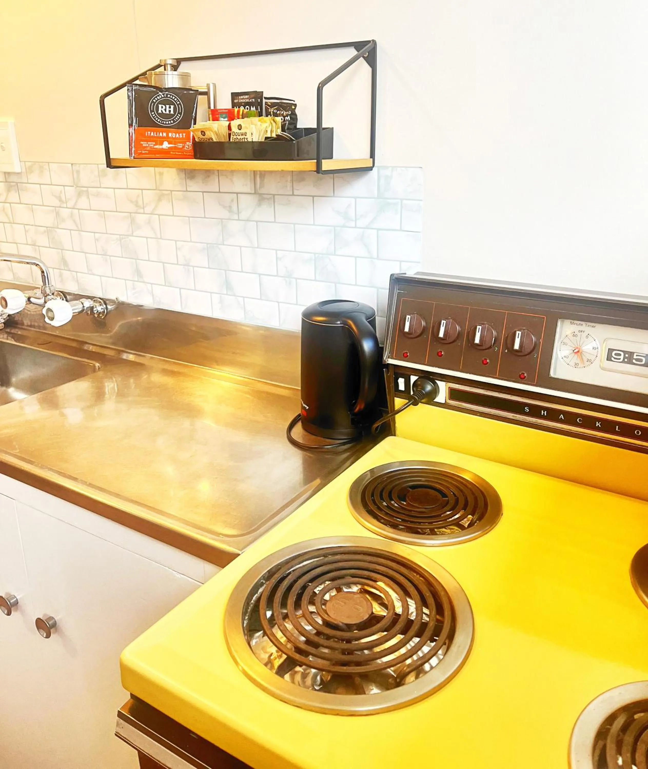 Kitchen or kitchenette in Kurow Motel