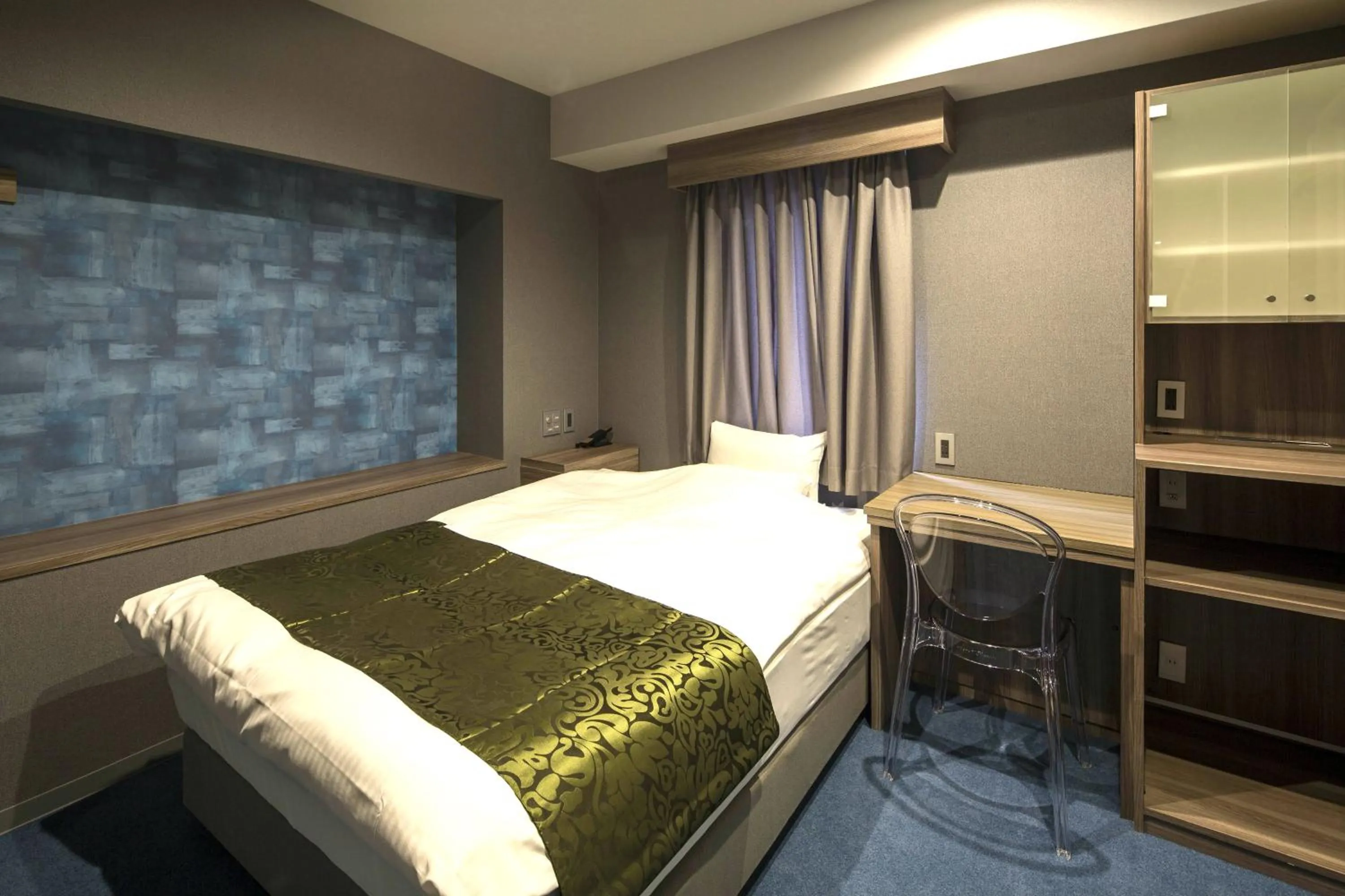 Bed in Hotel THE Grandee Shinsaibashi Namba