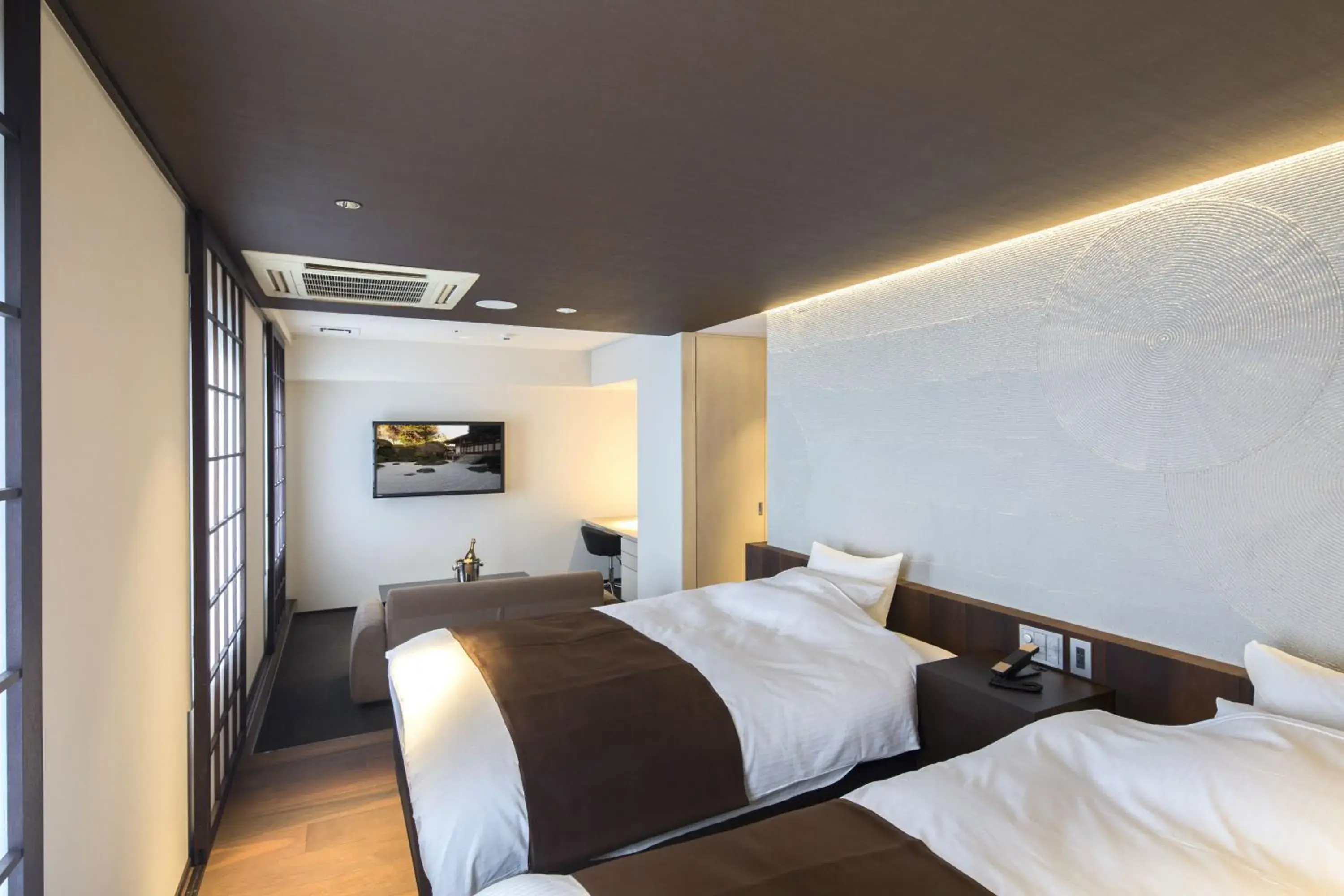 Deluxe Twin Room in Hotel THE Grandee Shinsaibashi Namba Deluxe Twin Room in Hotel THE Grandee Shinsaibashi Namba