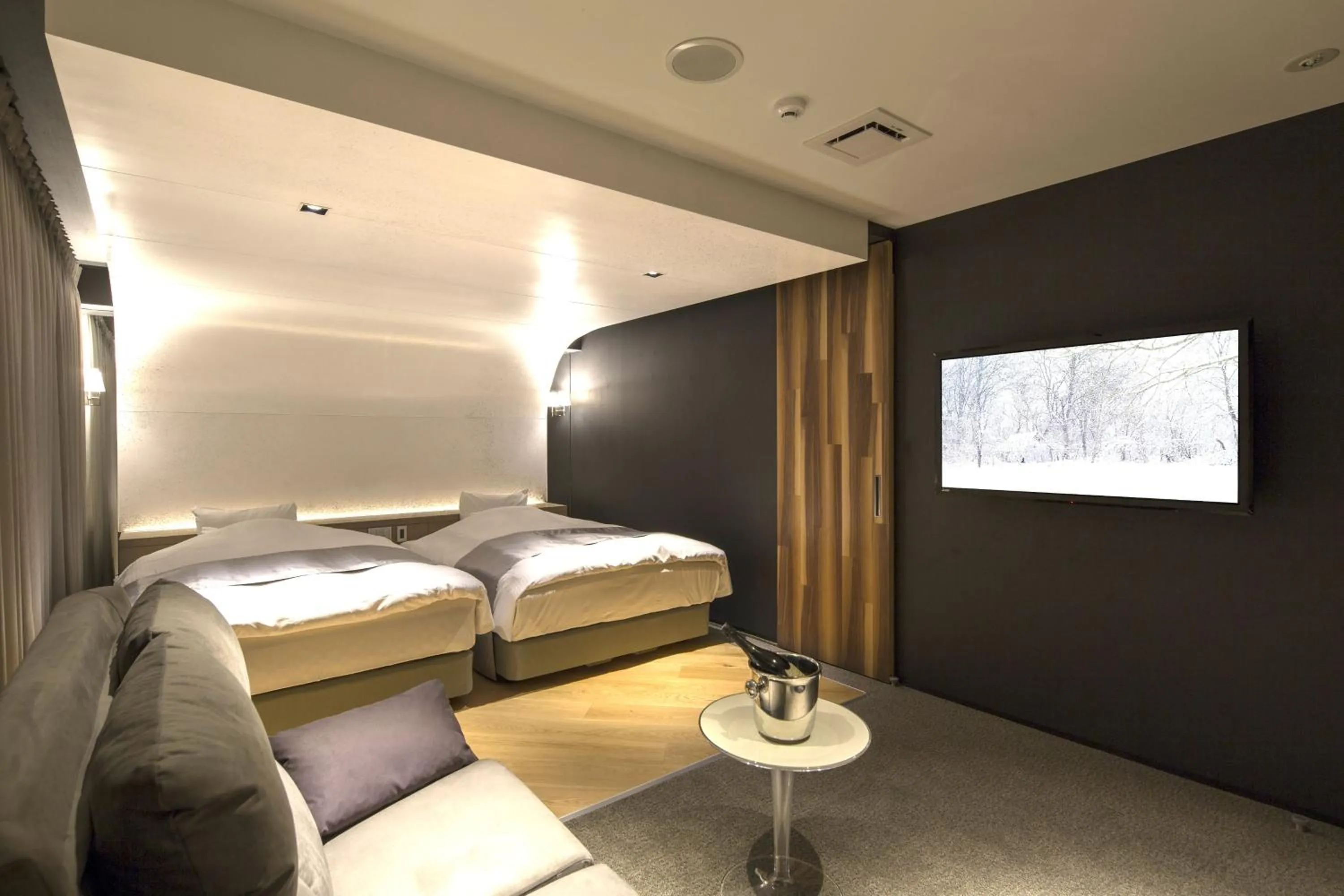 Photo of the whole room, Bed in Hotel THE Grandee Shinsaibashi Namba