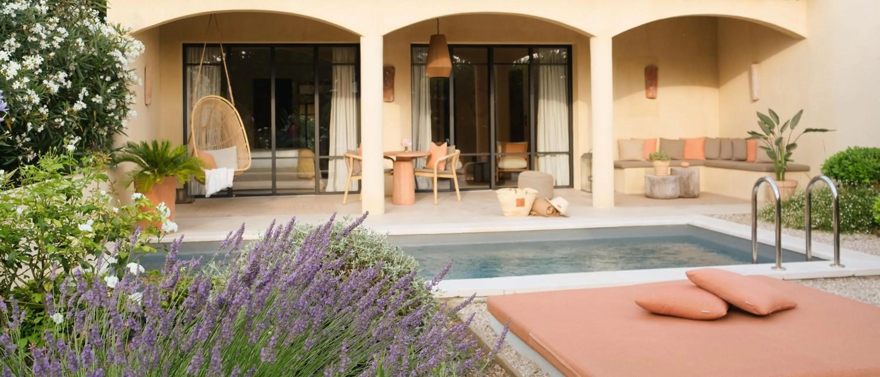 Balcony/Terrace in Toile Blanche