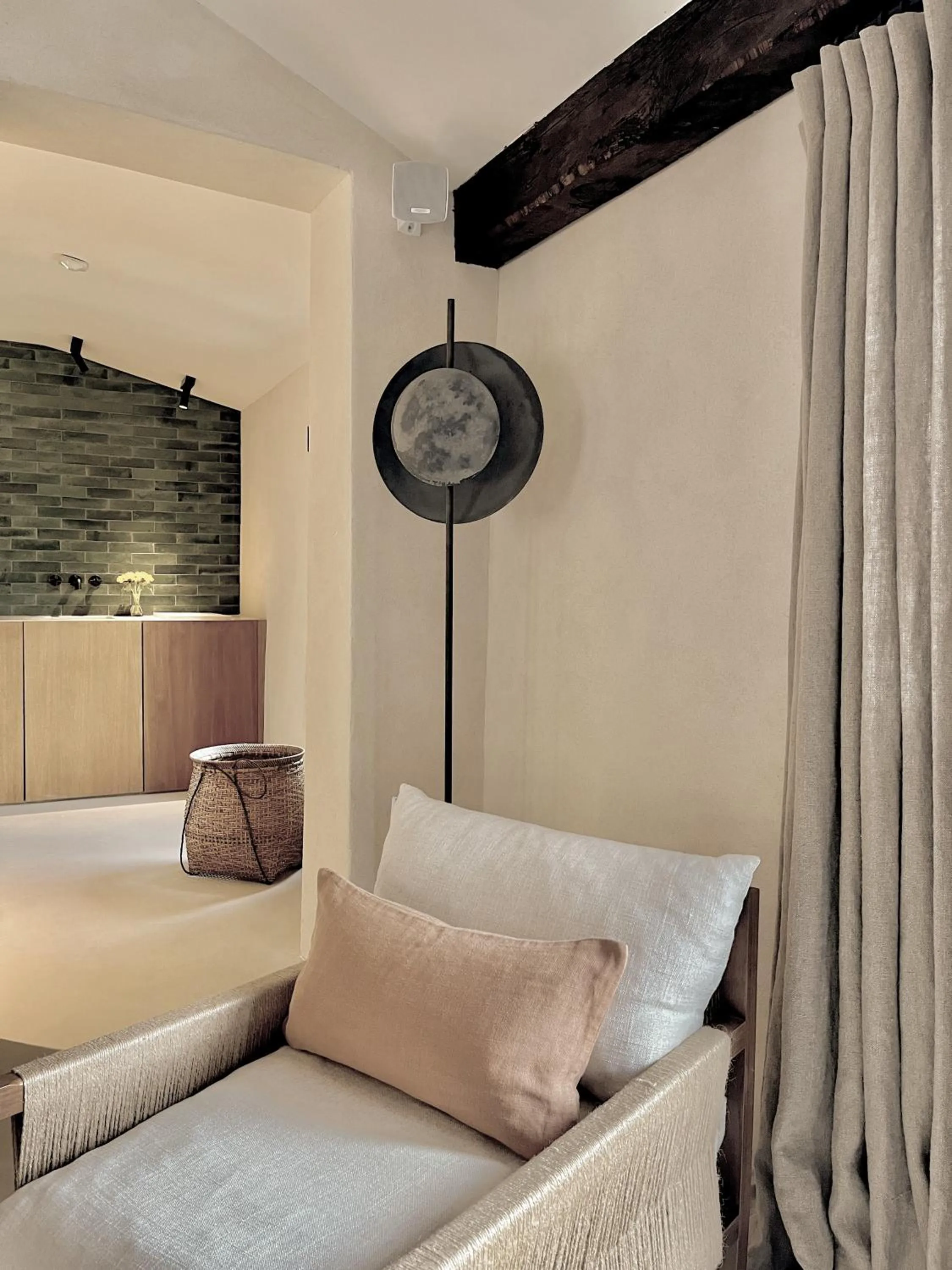 Living room, Bed in Toile Blanche