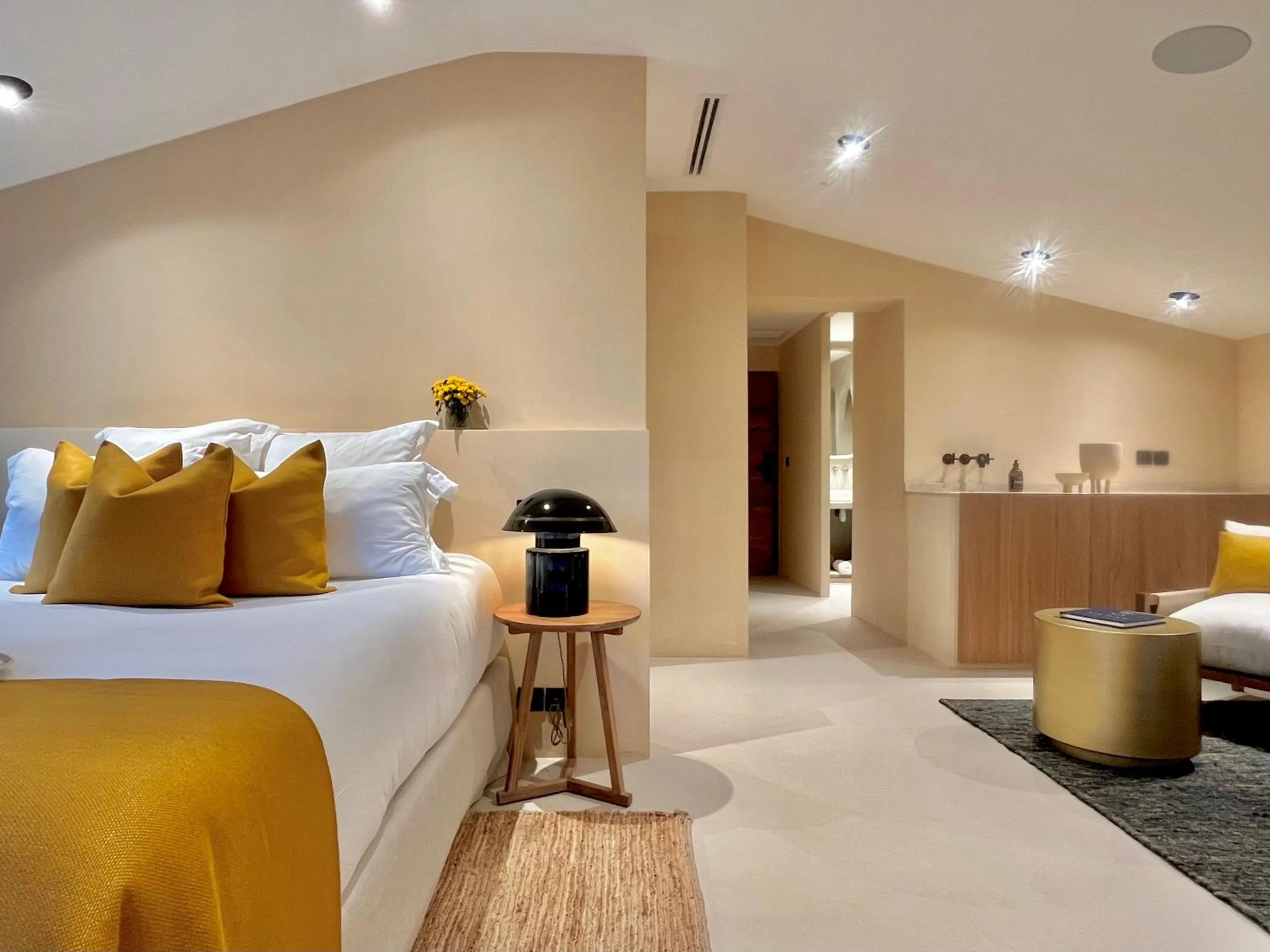 Bed in Toile Blanche