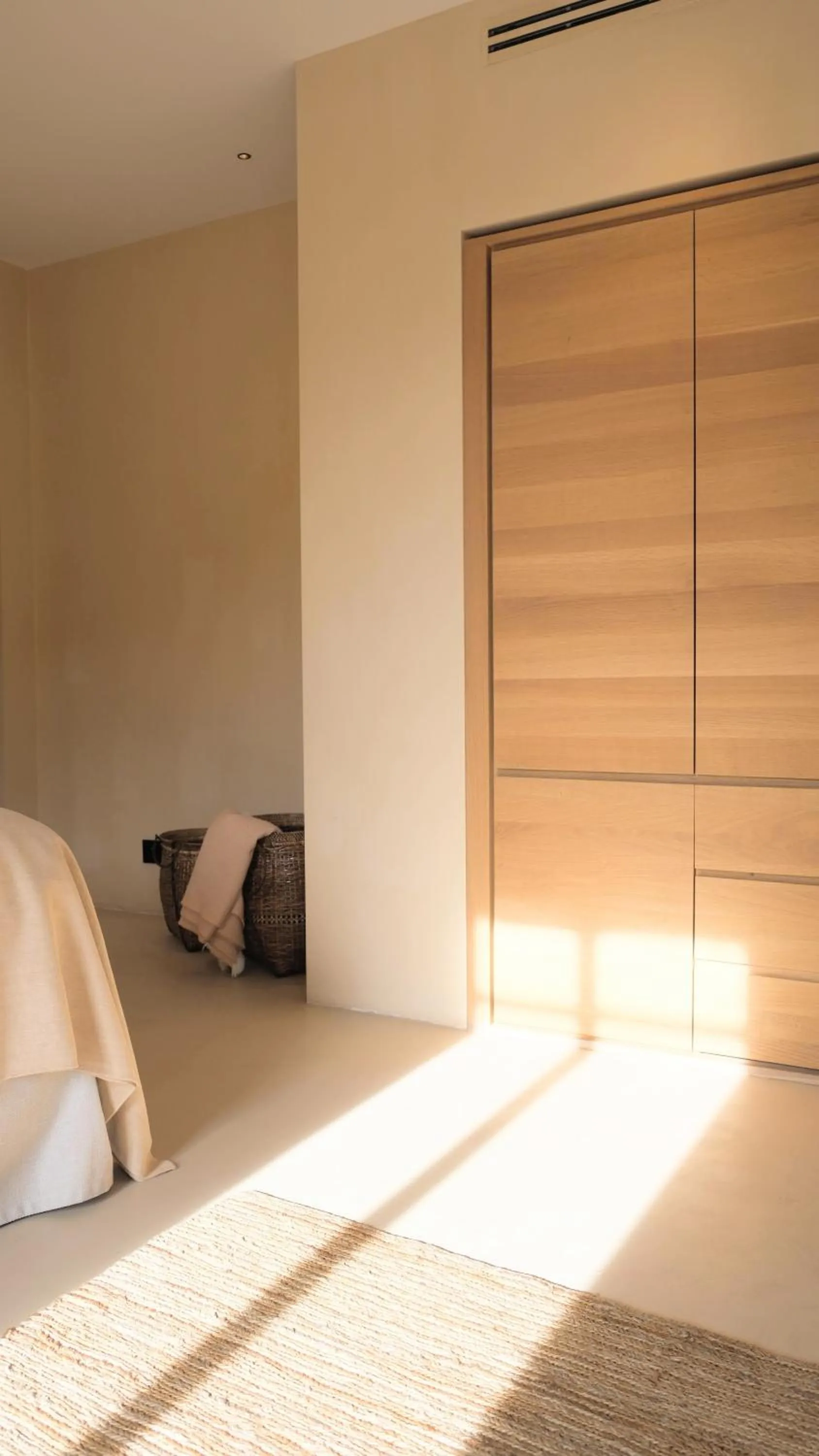 wardrobe, Bed in Toile Blanche